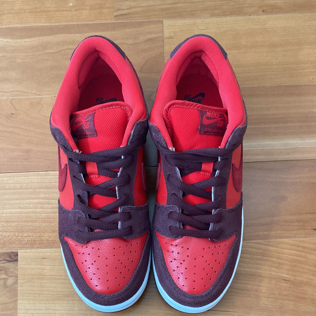 Nike SB Dunk Low "Cherry"