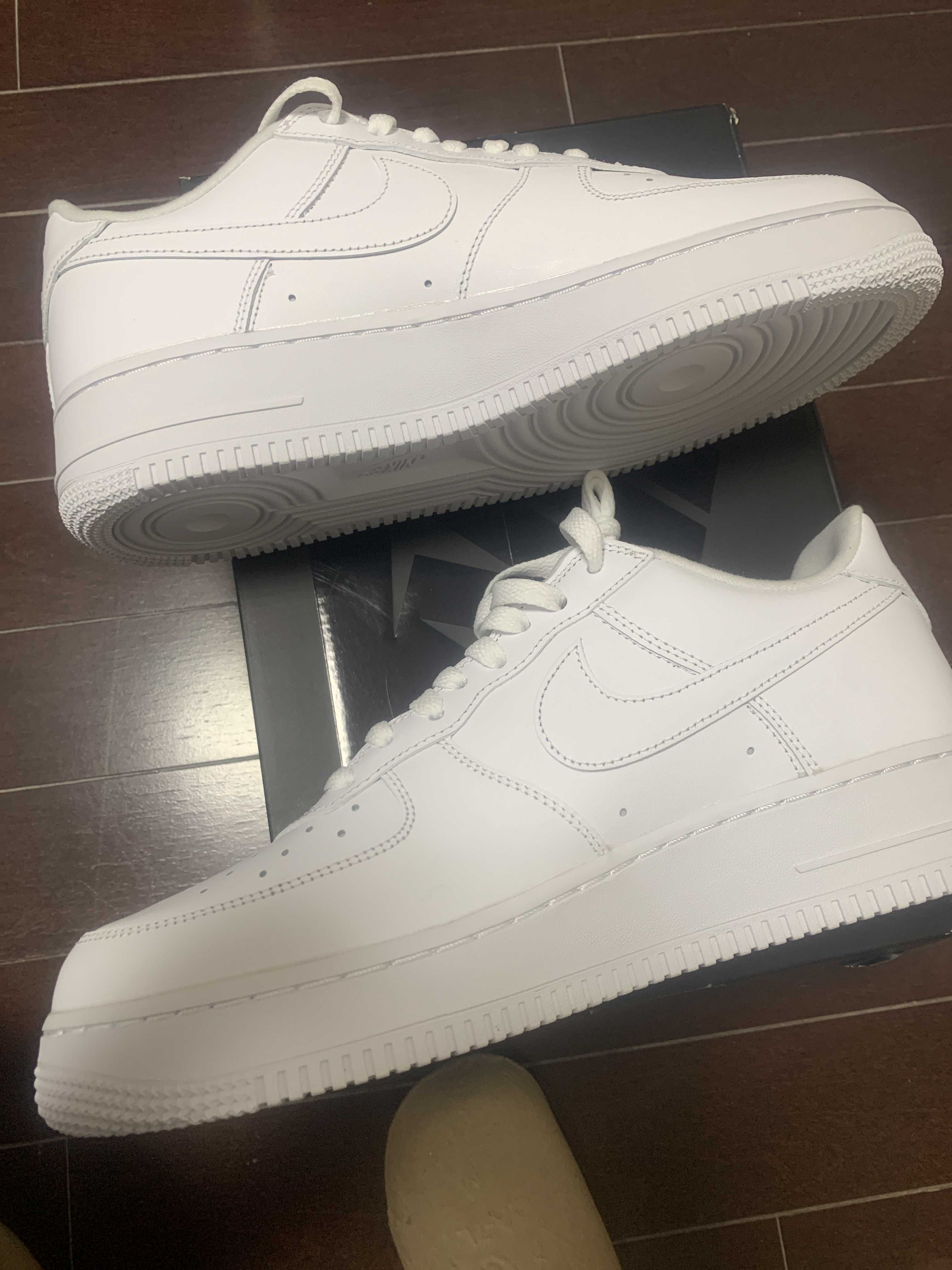 Supreme × Nike Air Force 1 Low "White"