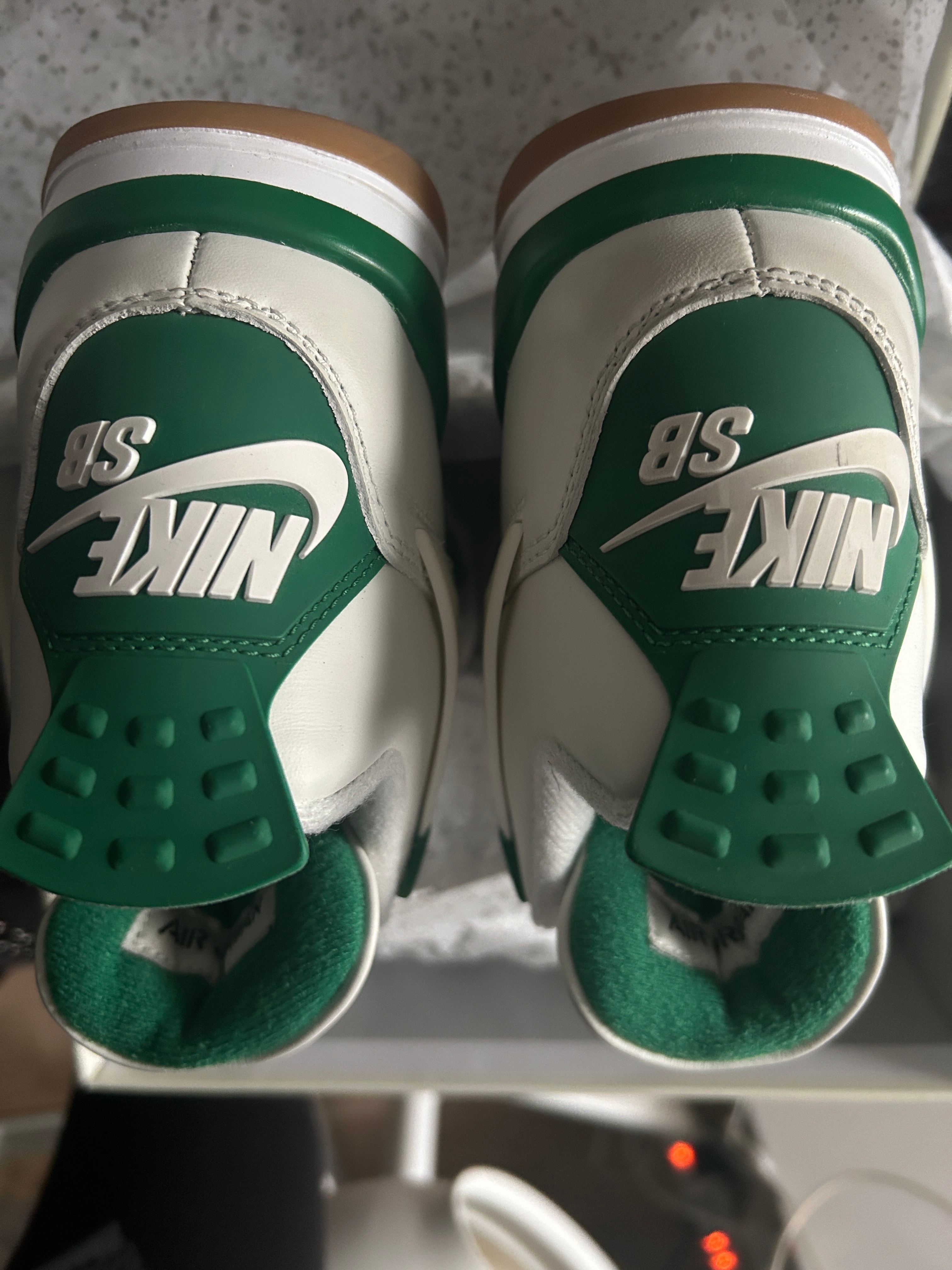 Nike SB × Air Jordan 4 Retro SP "Pine Green"