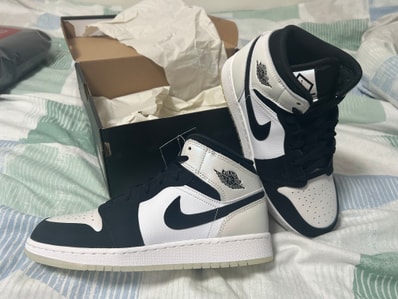 Nike GS Air Jordan 1 Mid "Omega/Black/White"