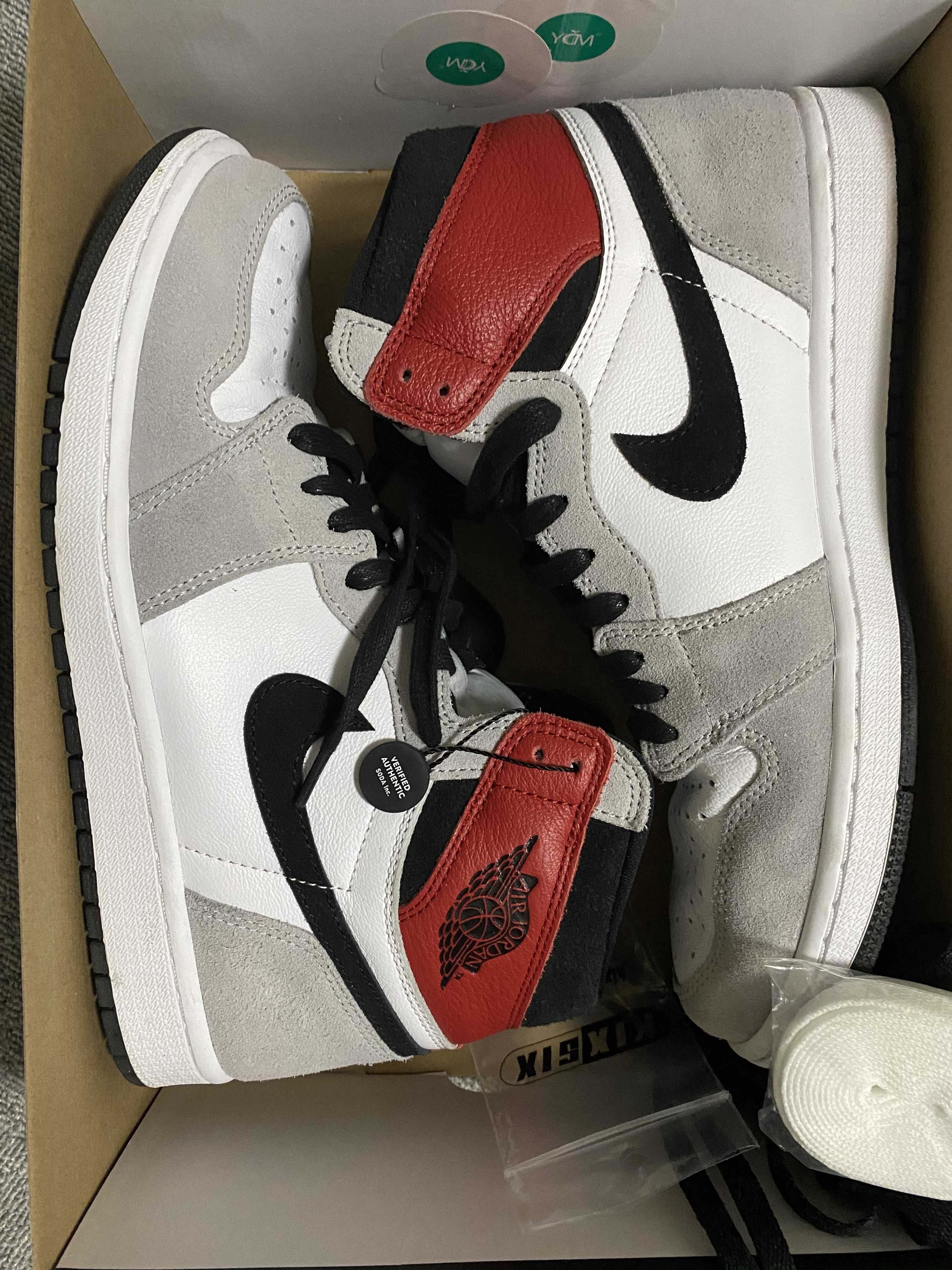 Nike Air Jordan 1 High OG "White/Black/Light Smoke Grey"