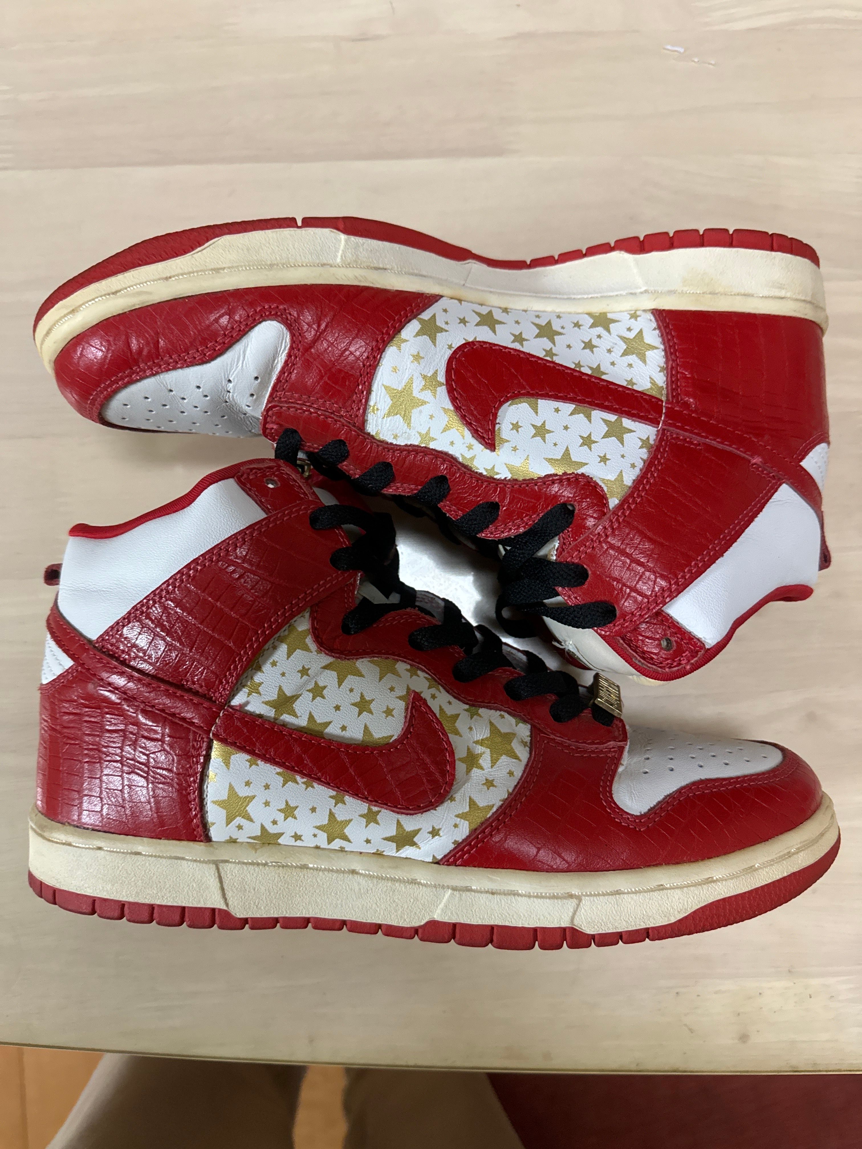 Supreme × Nike SB Dunk High "Red Stars"