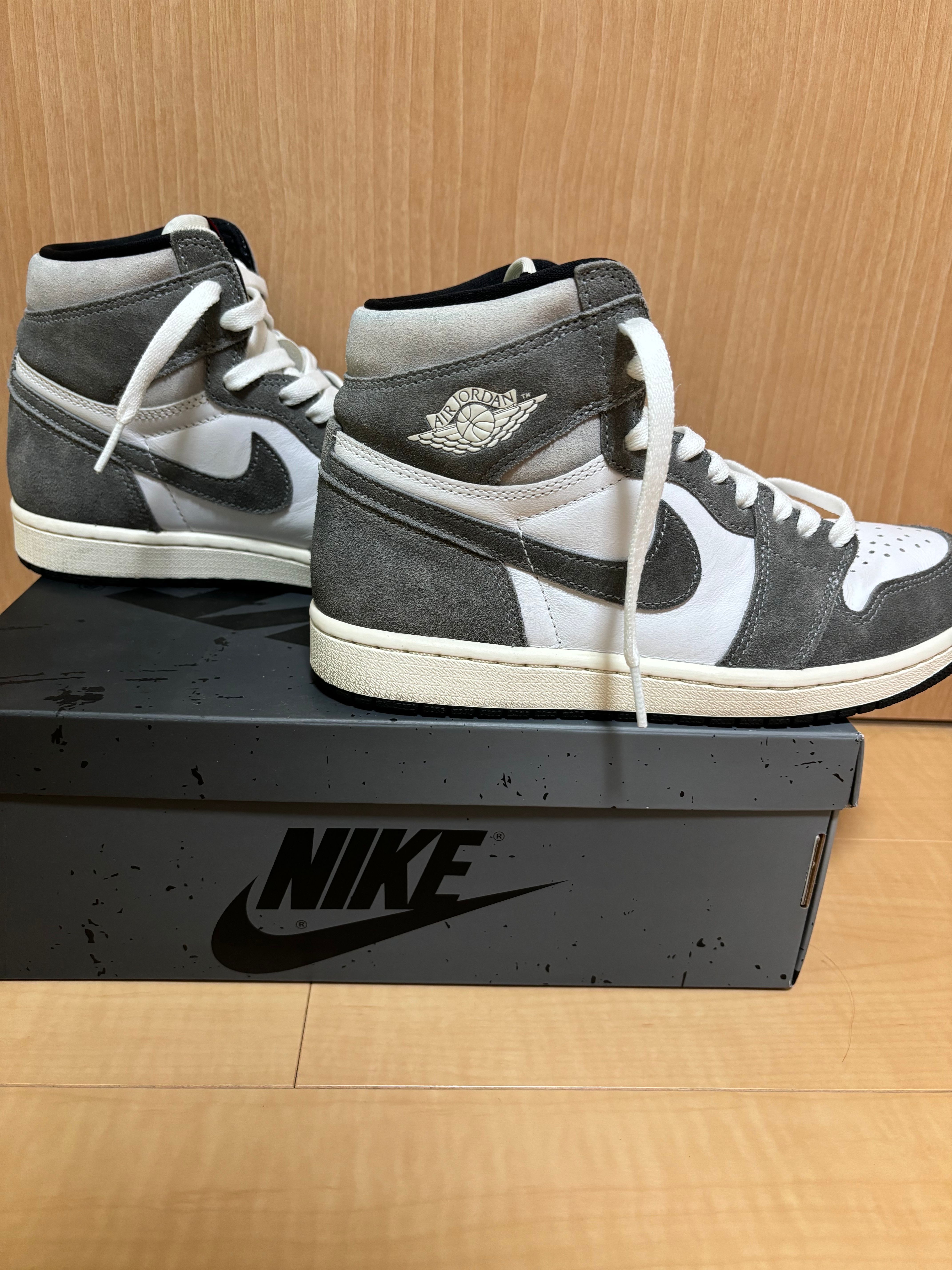 Nike Air Jordan 1 Retro High OG "Black and Smoke Grey"