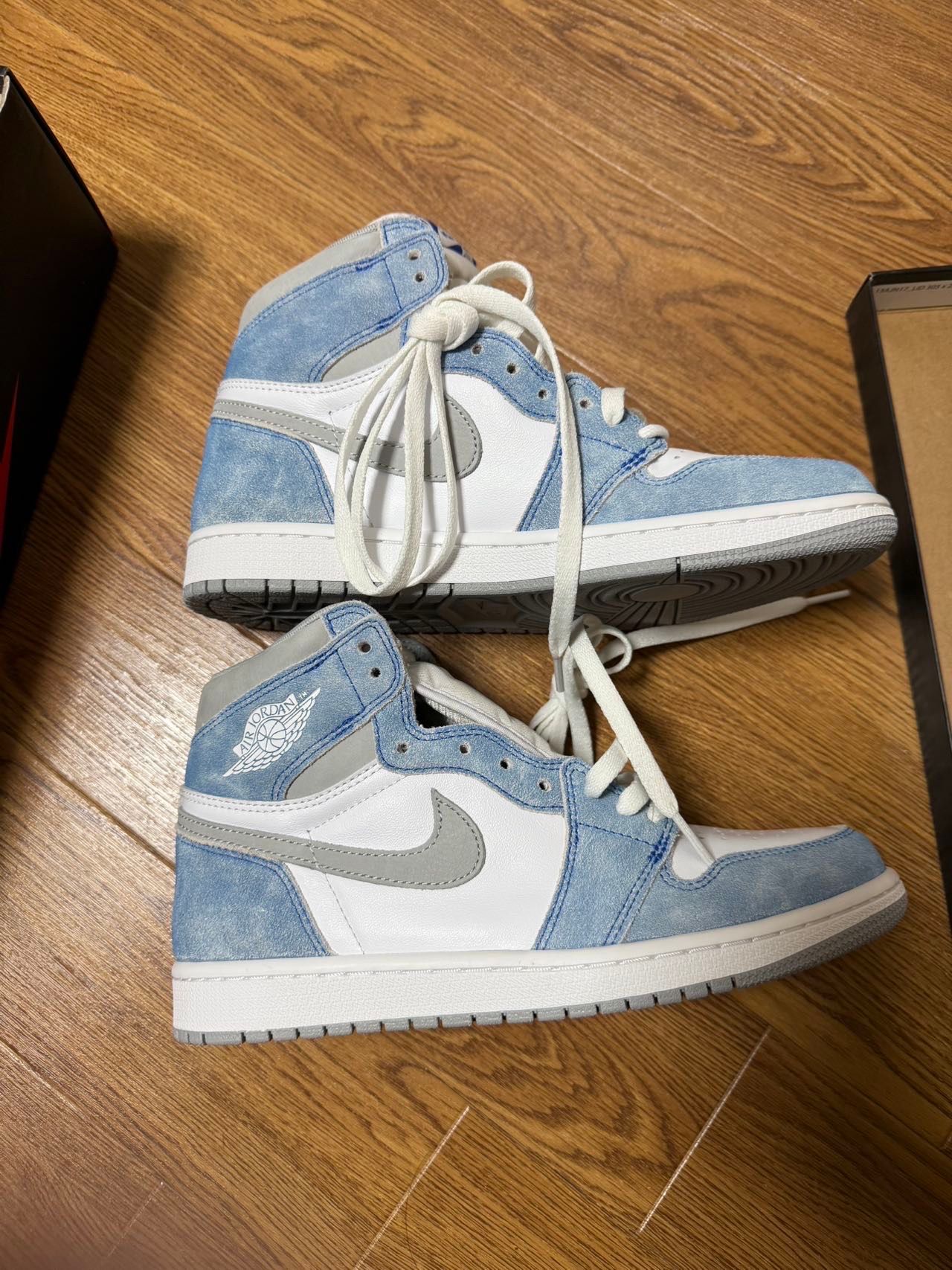 Nike Air Jordan 1 High OG "Hyper Royal"