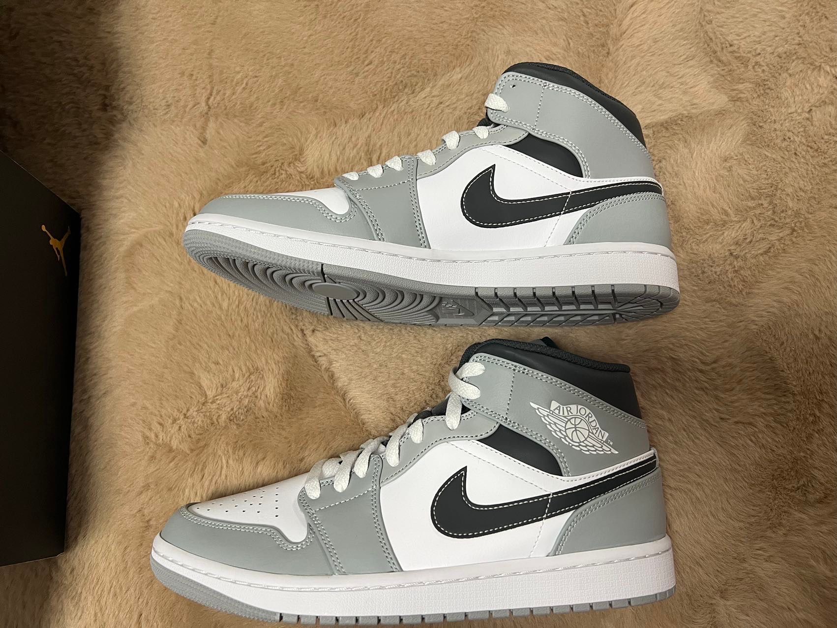 Nike Air Jordan 1 Mid "Grey White/Anthracite"