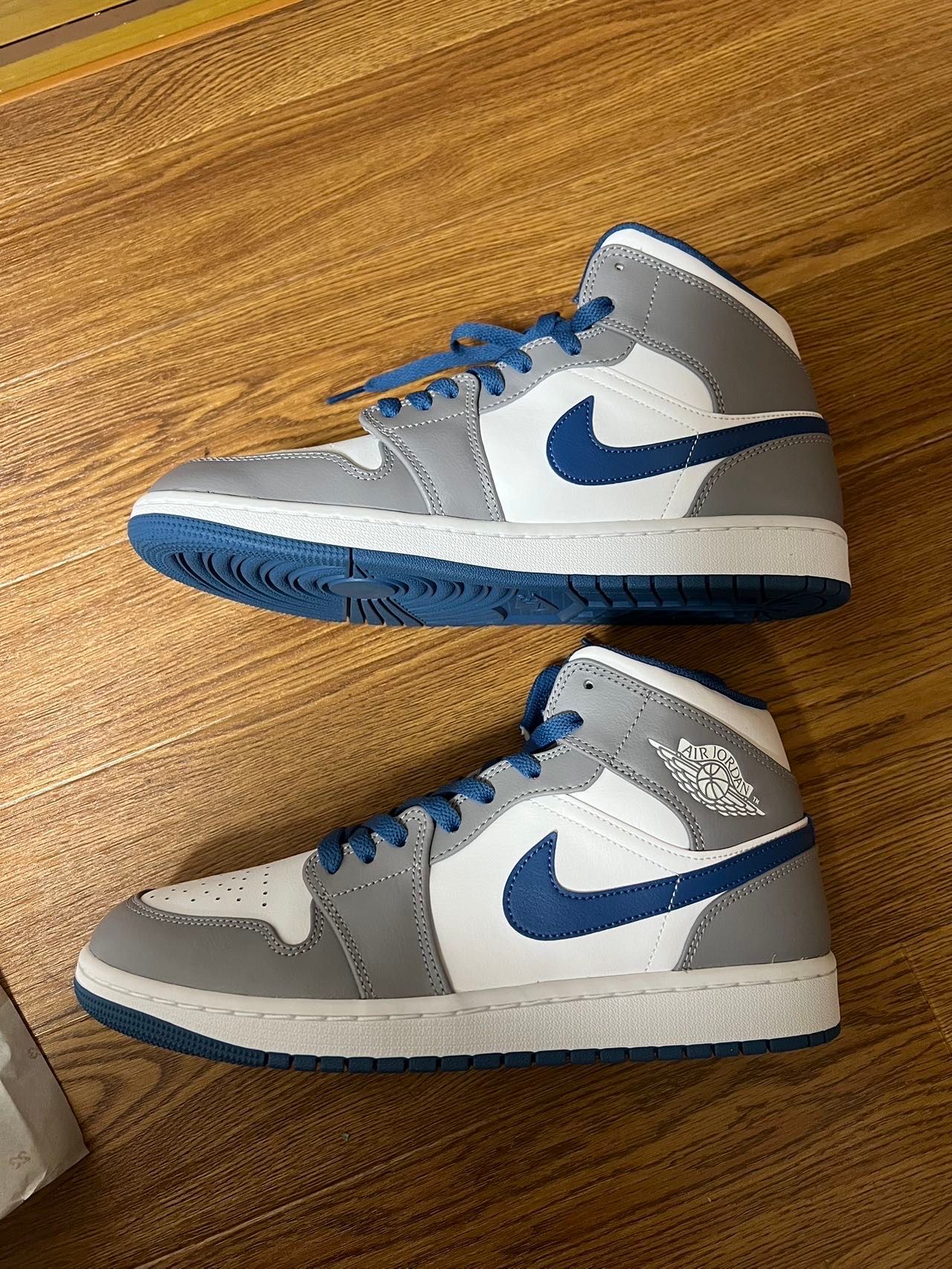Nike Air Jordan 1 Mid "True Blue"