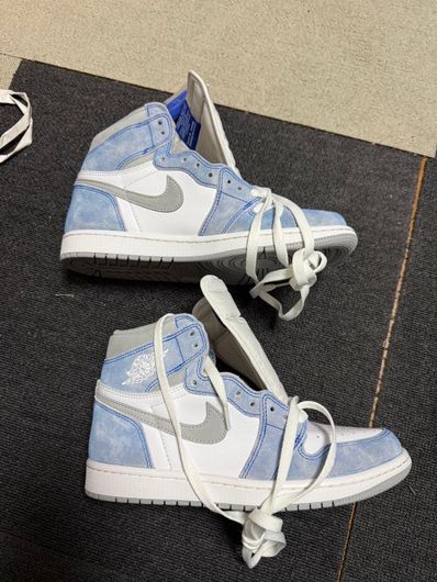 Nike Air Jordan 1 High OG "Hyper Royal"