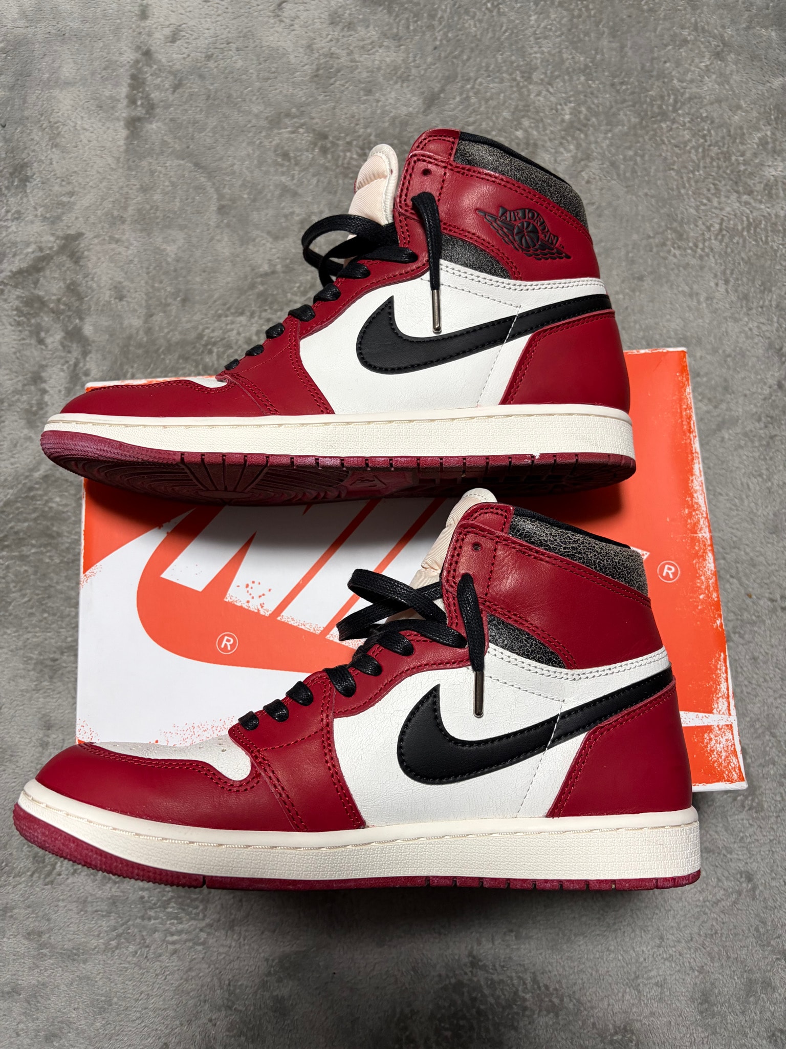 Nike Air Jordan 1 High OG "Lost & Found/Chicago"