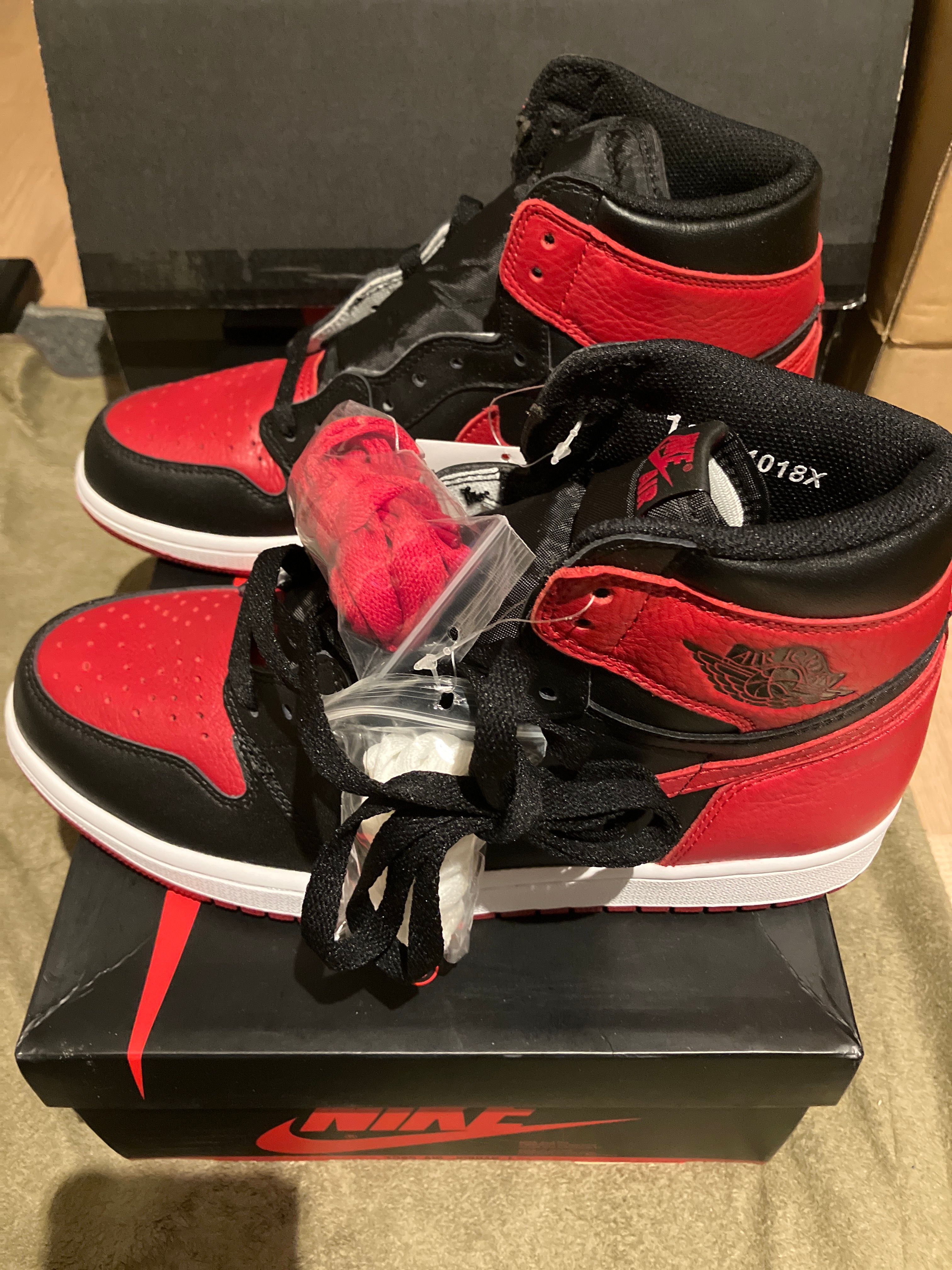 Nike Air Jordan 1 Retro High OG "Bred/Banned" (2016)