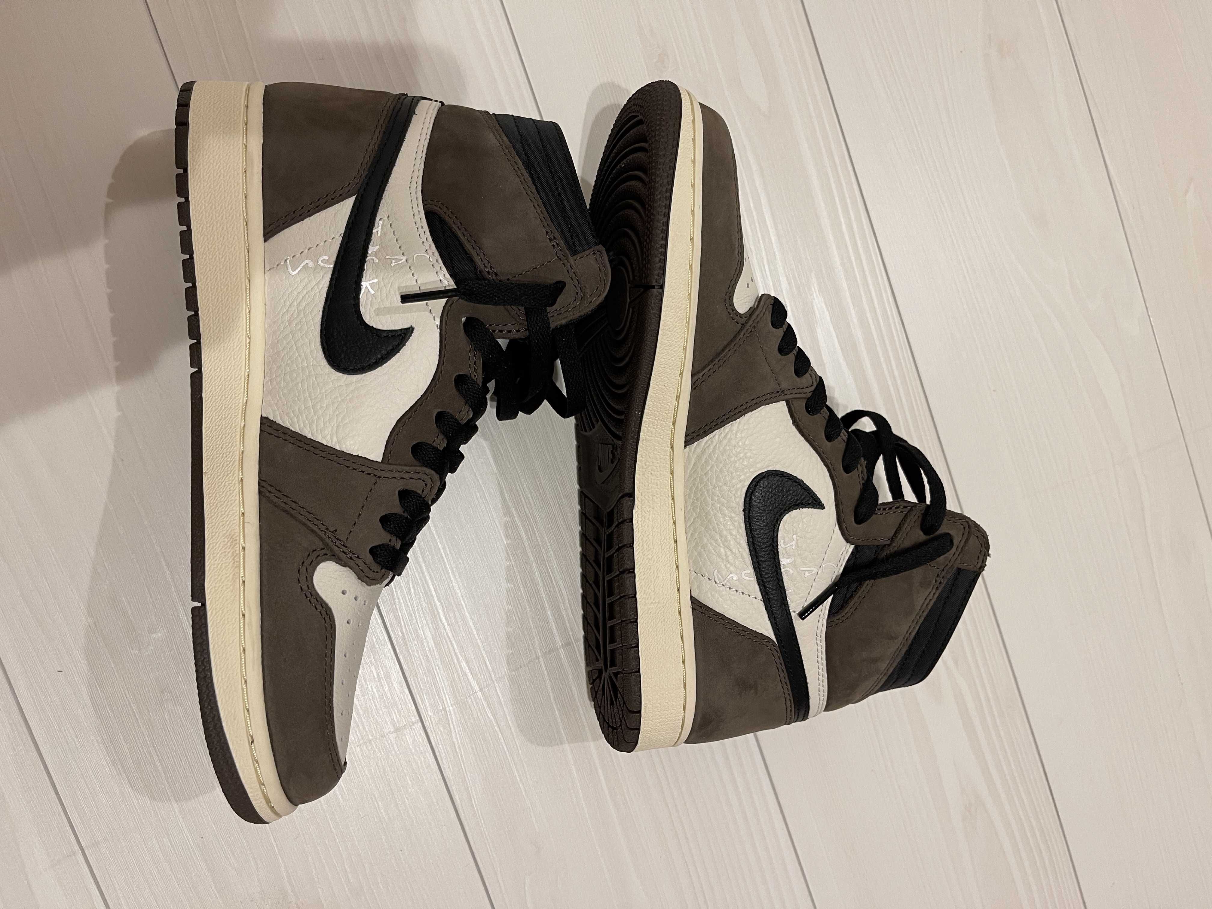 Travis Scott × Nike Air Jordan 1 Retro High OG TS SP "Sail/Dark Mocha"