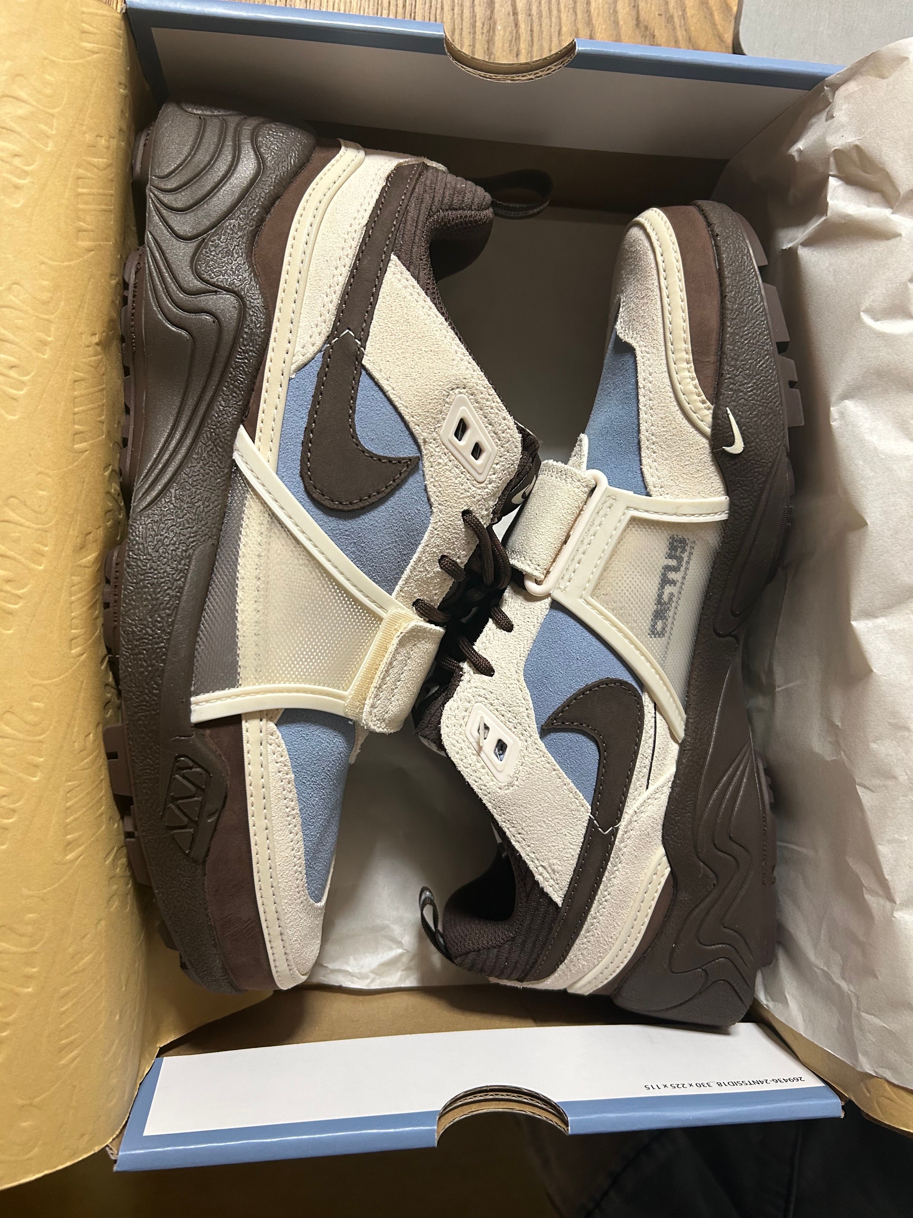 Travis Scott × Nike Zoom Field Jaxx "Pale Ivory and Leche Blue"