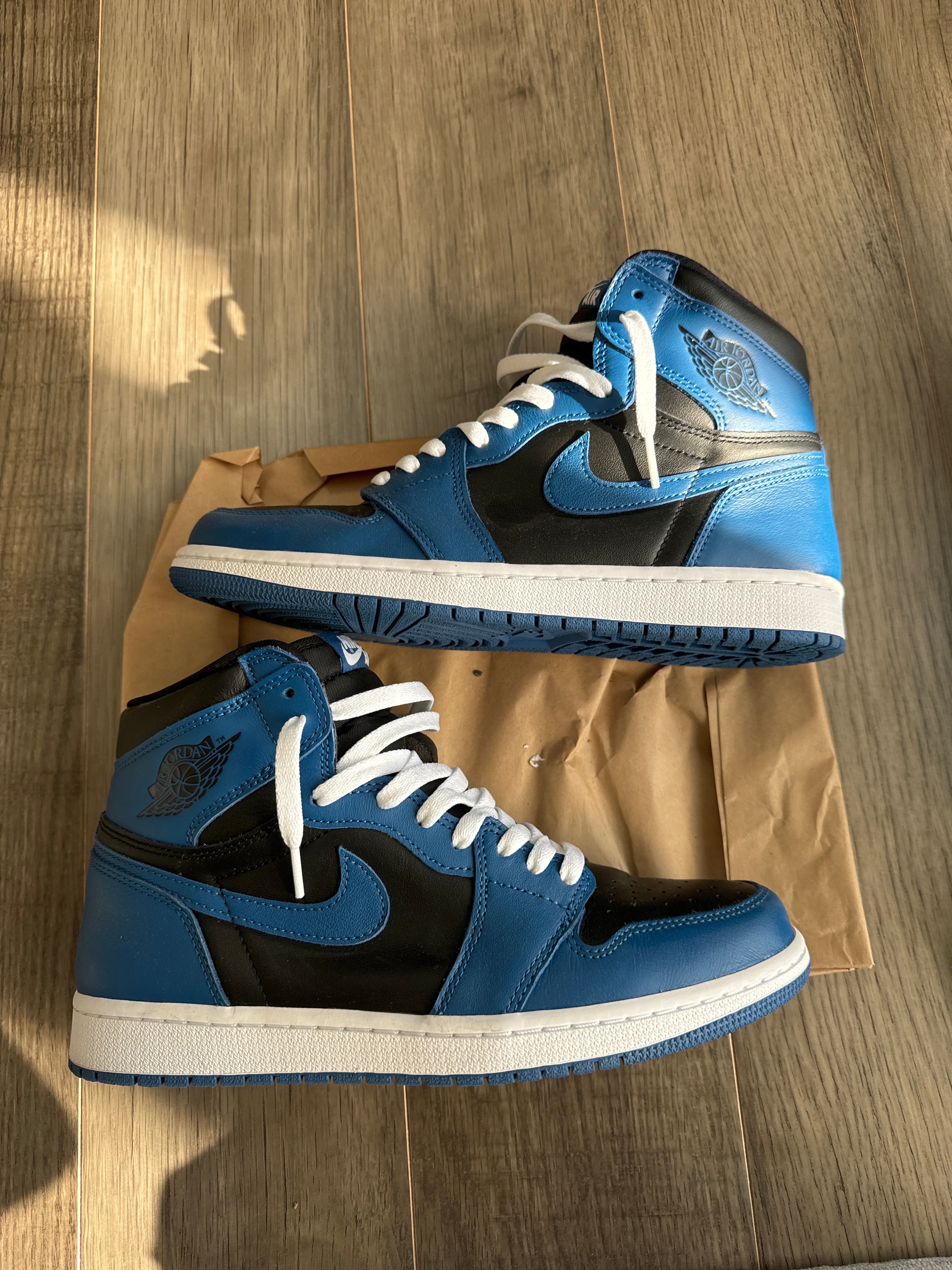 Nike Air Jordan 1 Retro High OG "Dark Marina Blue"