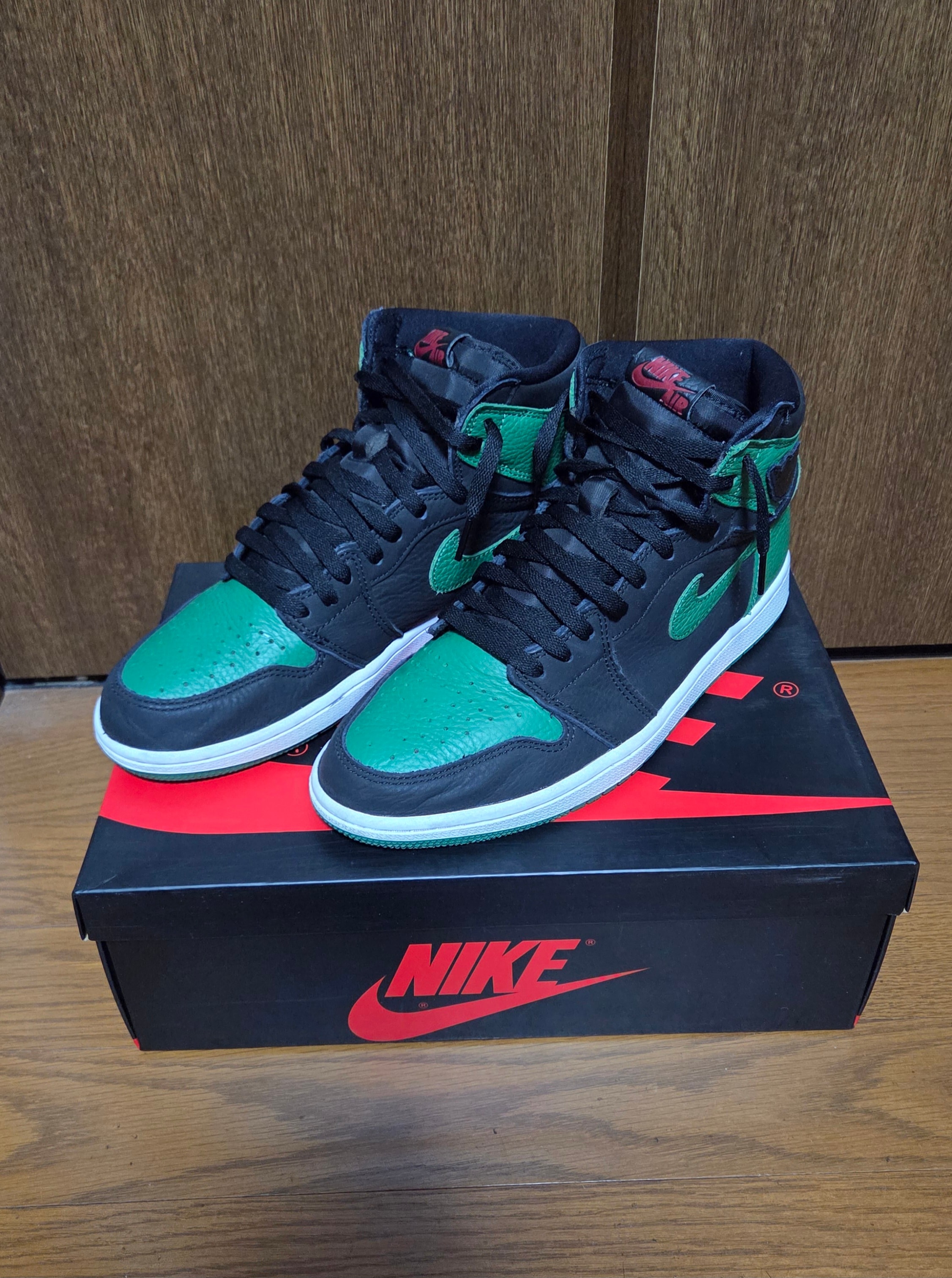 Nike Air Jordan 1 Retro High OG "Black/Pine Green" (2020)      