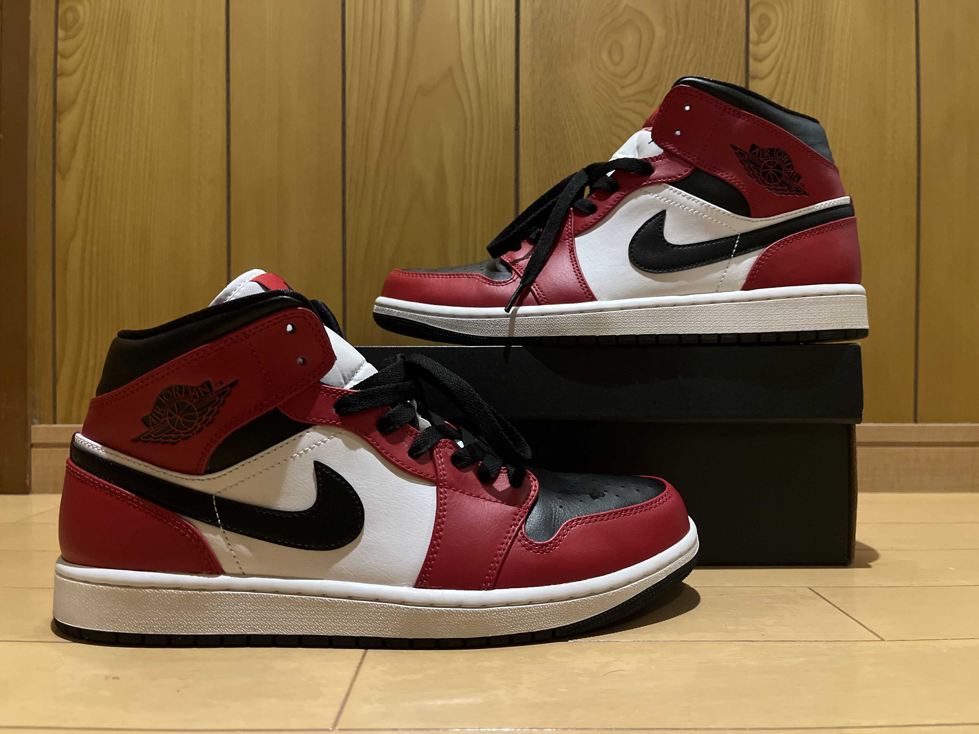 Nike Air Jordan 1 Mid "Chicago Black Toe"
