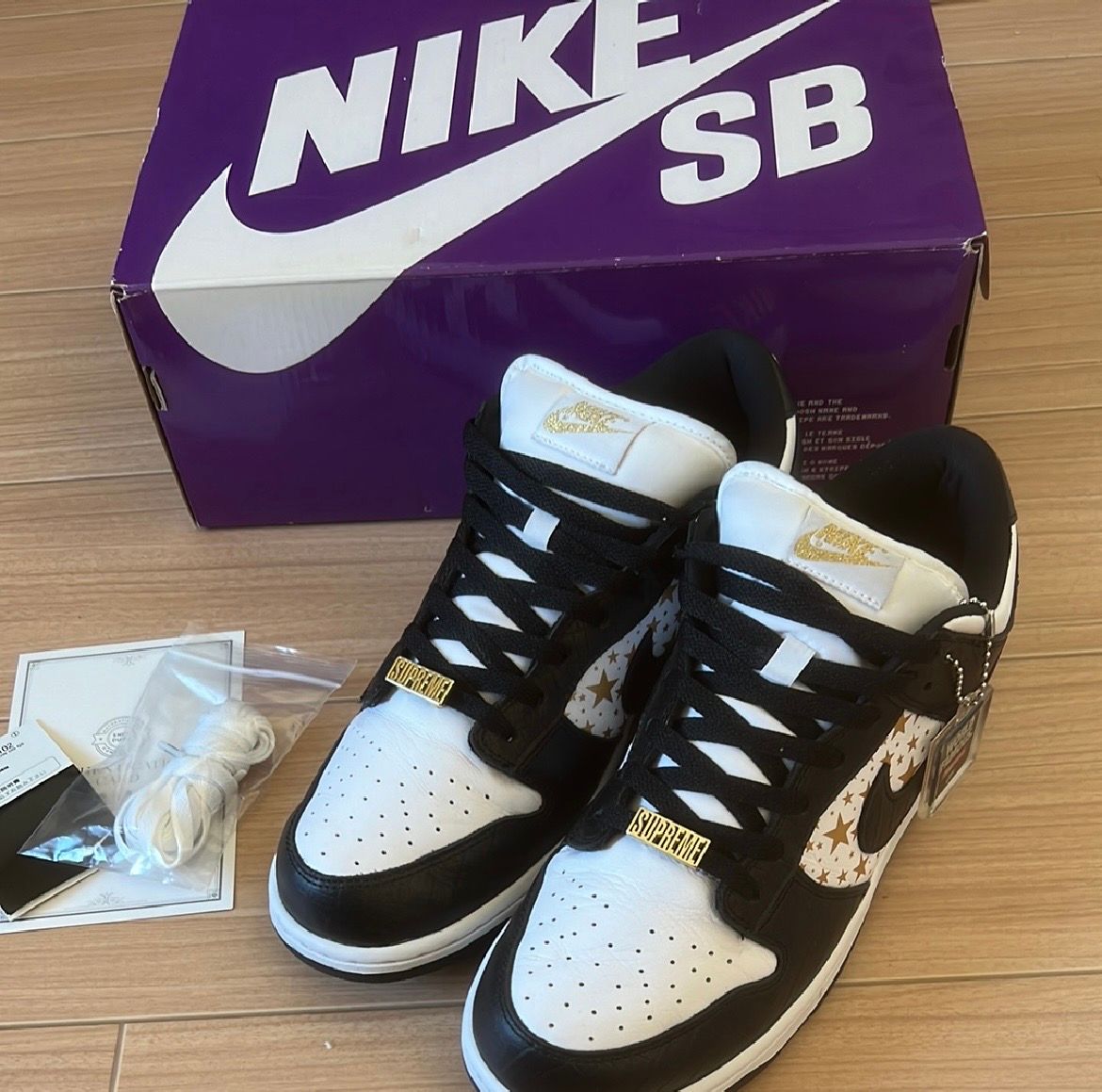 Supreme × Nike SB Dunk Low OG QS Gold Stars "White/Black"