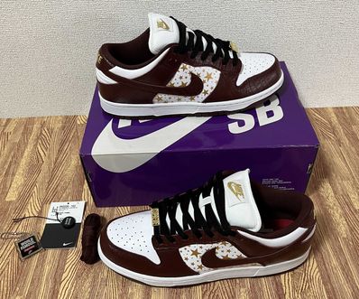 Supreme × Nike SB Dunk Low OG QS Gold Stars "White/Barkroot Brown"