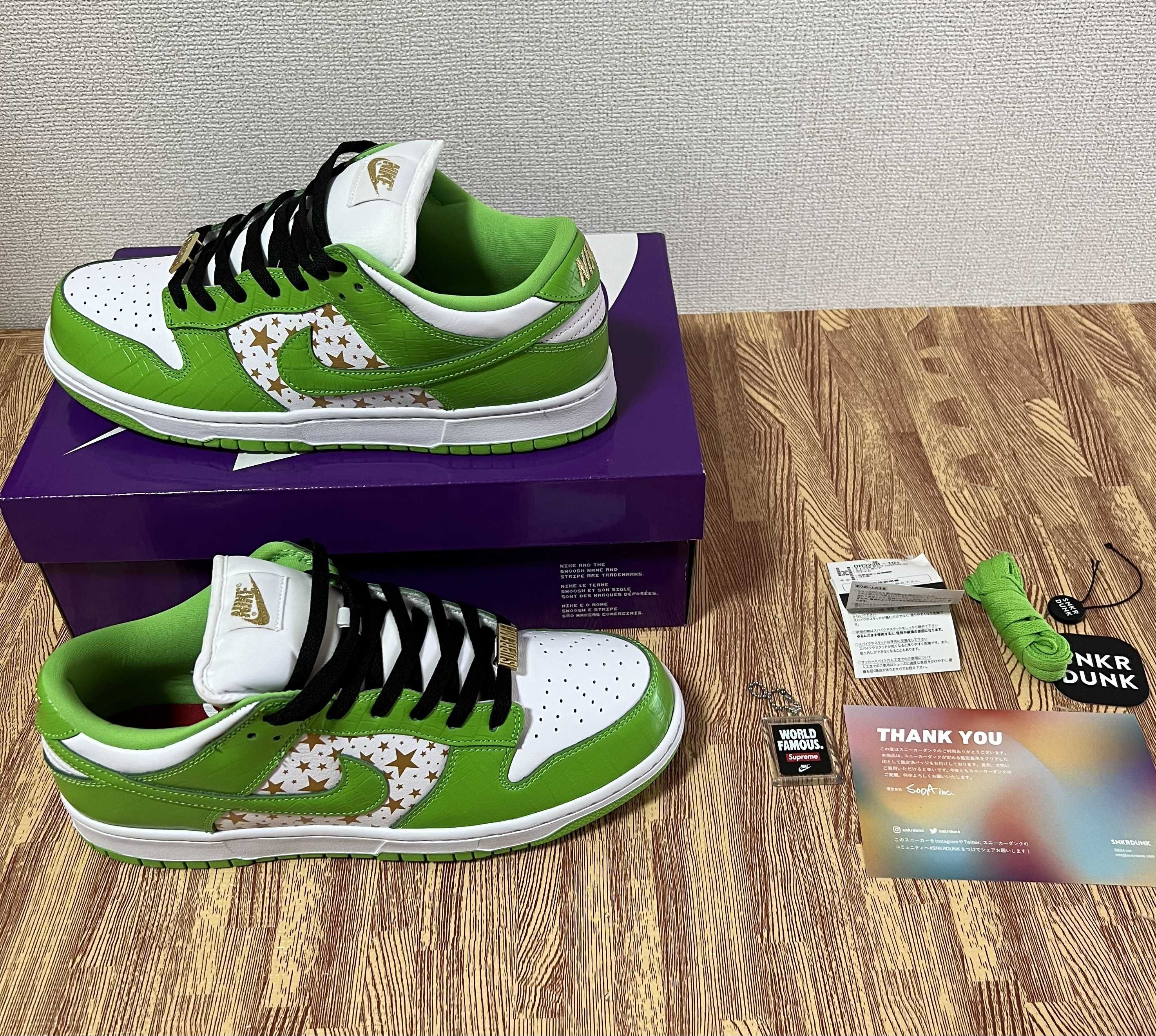 Supreme × Nike SB Dunk Low OG QS Gold Stars "White/Mean Green"