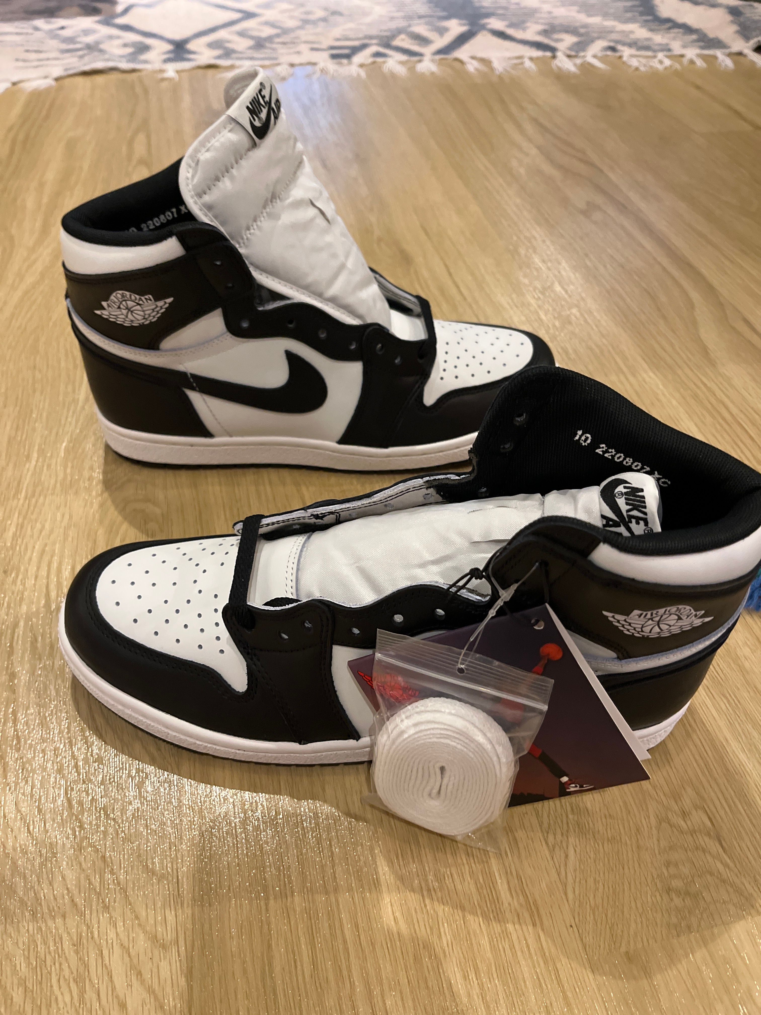 Nike Air Jordan 1 High '85 "Black/White"