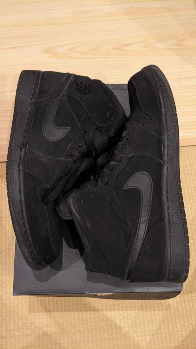 Nike Air Jordan 1 Mid "Black Black White"