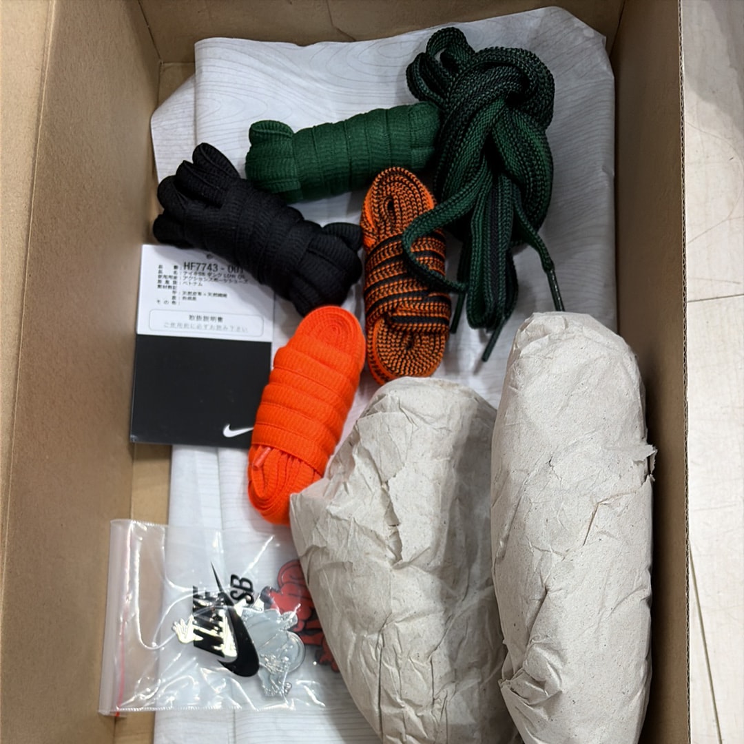 There Skateboards × Nike SB Dunk Low Pro "Anthracite and Gorge Green"