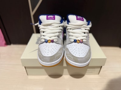 Rayssa Leal × Nike SB Dunk Low PRM "Pure Platinum and Vivid Purple"