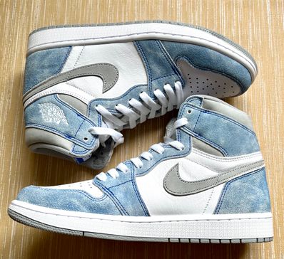Nike Air Jordan 1 High OG "Hyper Royal"