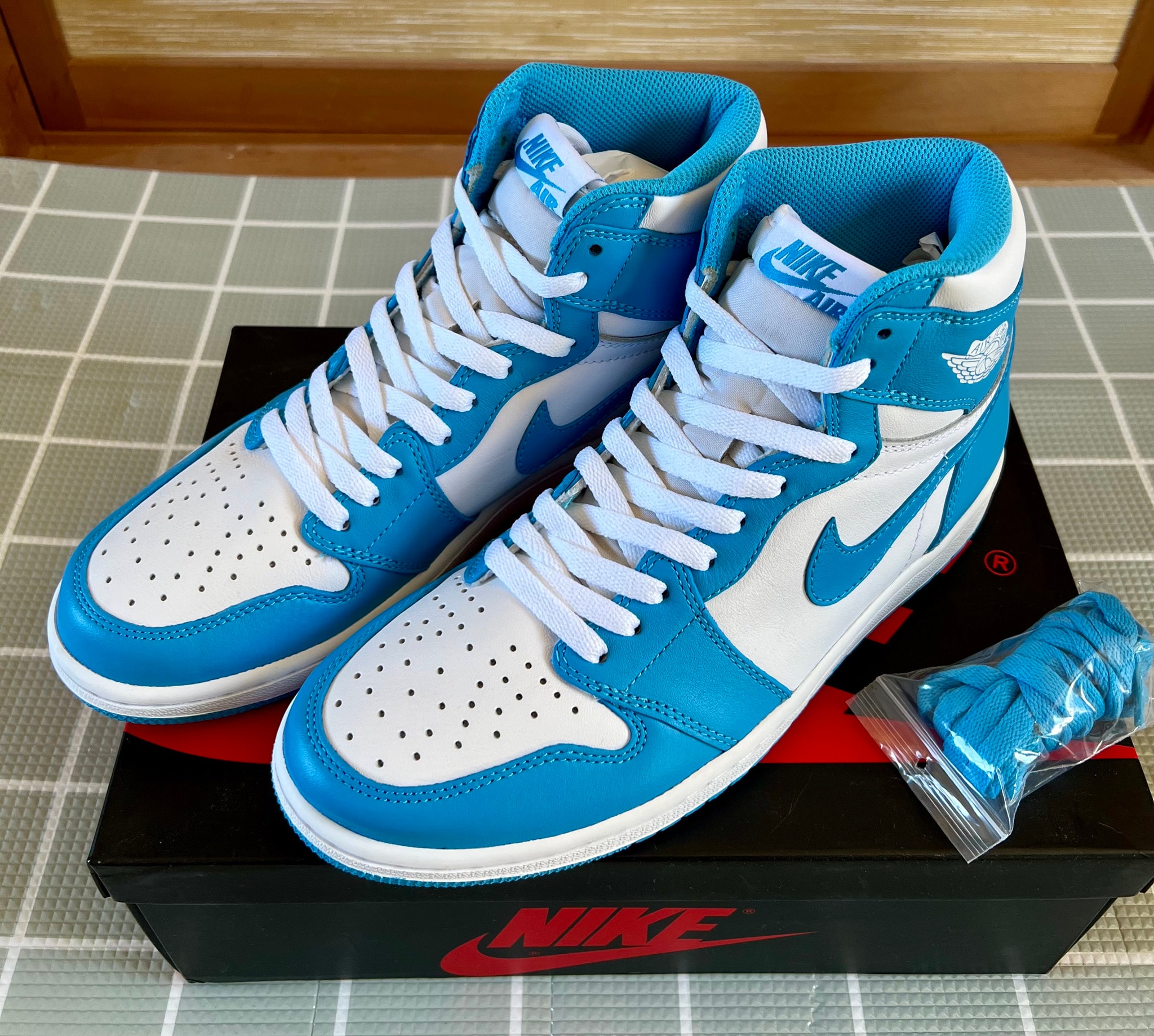 Nike Air Jordan 1 Retro High "UNC"