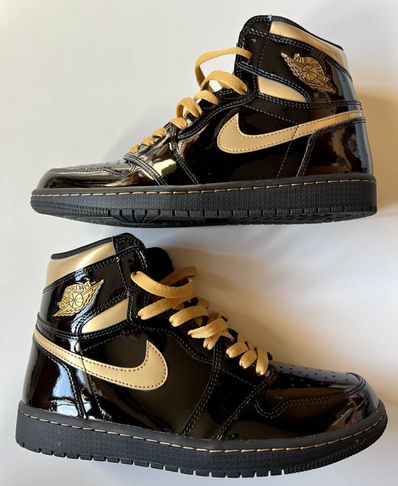 Nike Air Jordan 1 High OG "Black-Metalic Gold"