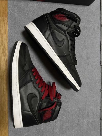 Nike Air Jordan 1 Retro High OG "Black/Metallic Silver/Gym Red"