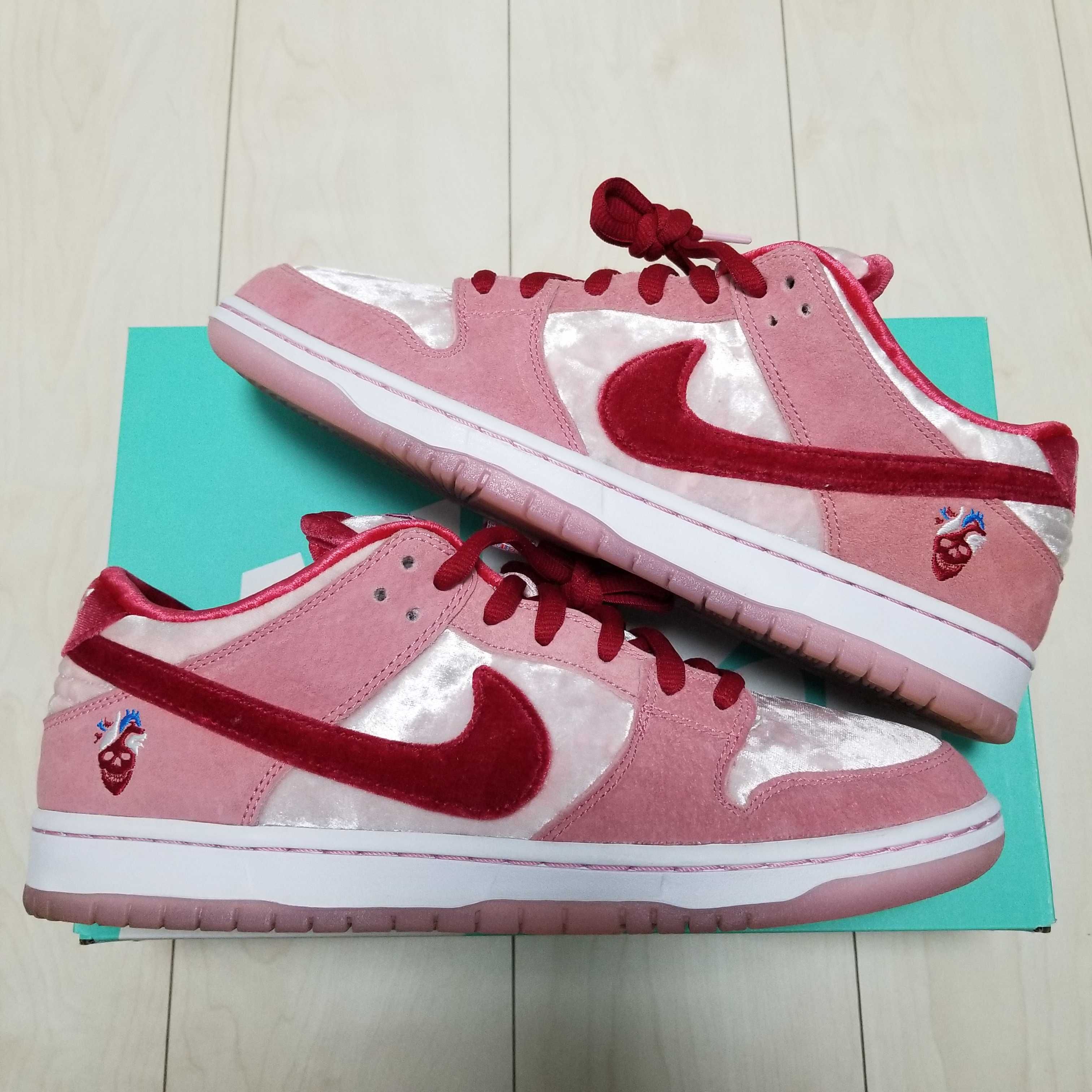 Strangelove × Nike SB Dunk Low "Valentine’s Day"