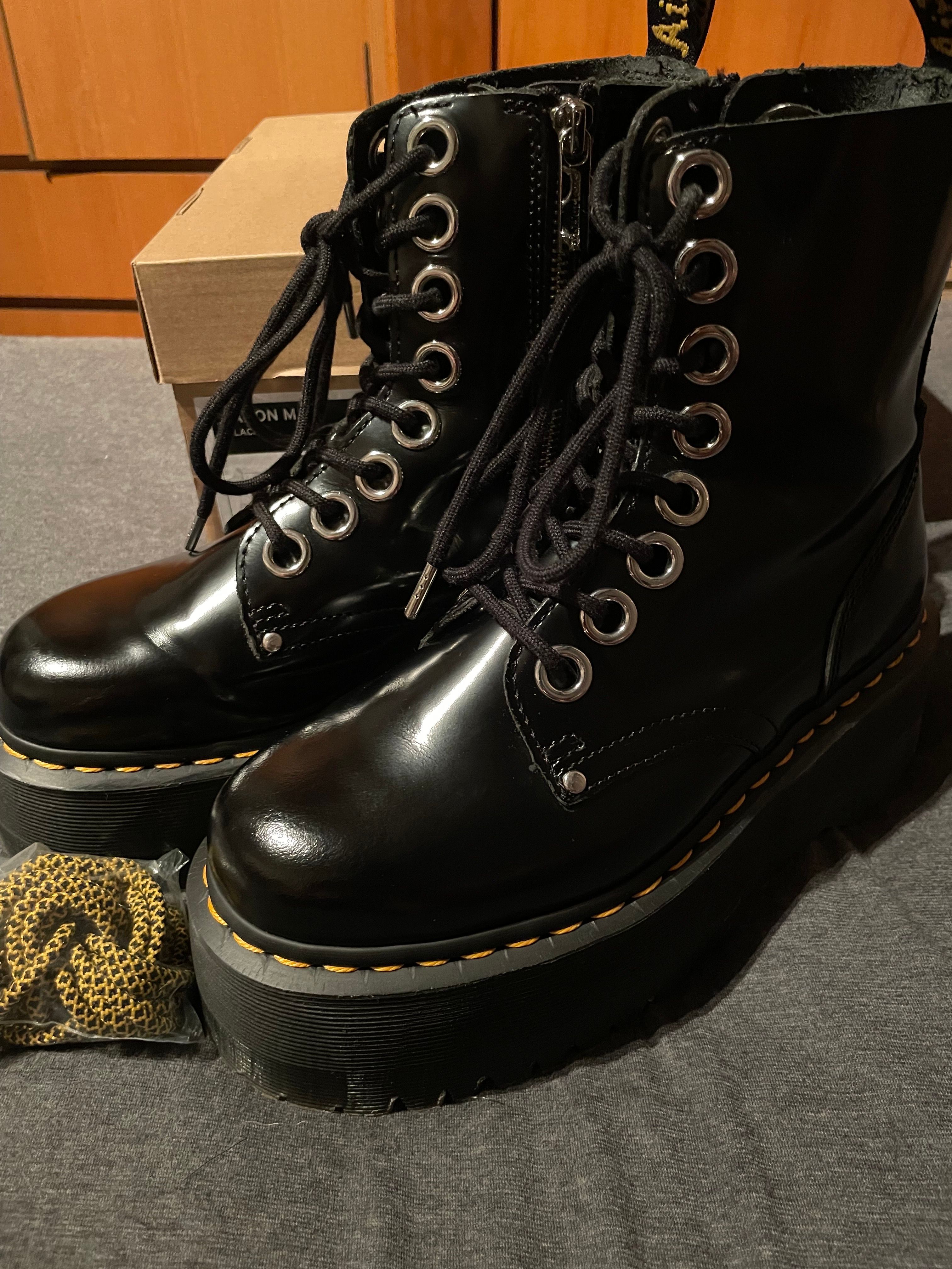 Dr.Martens Women's Jadon 8holes Boots "Black"