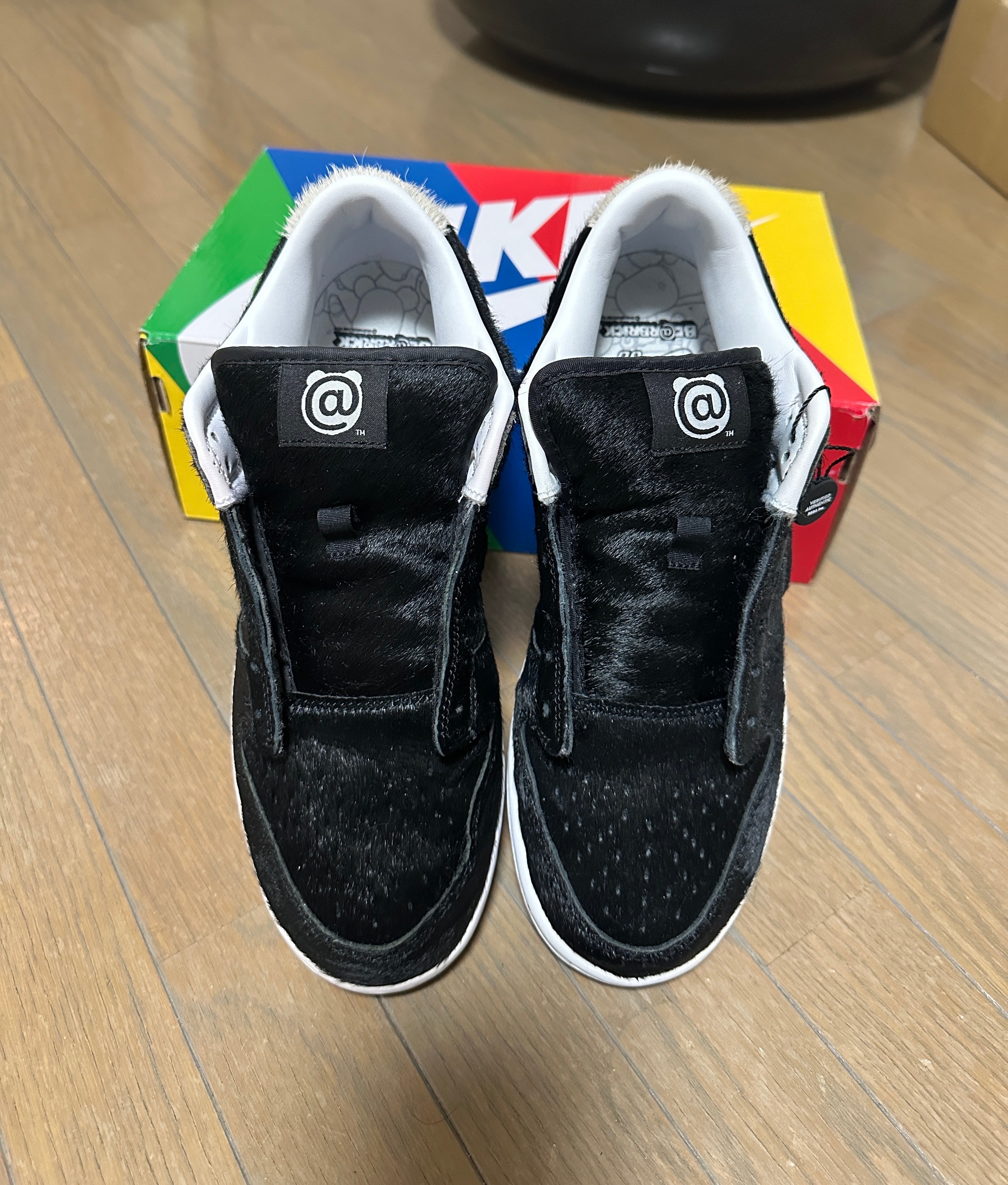 メディコム・トイ × ナイキ SB ダンク ロー OG QS "ベアブリック"