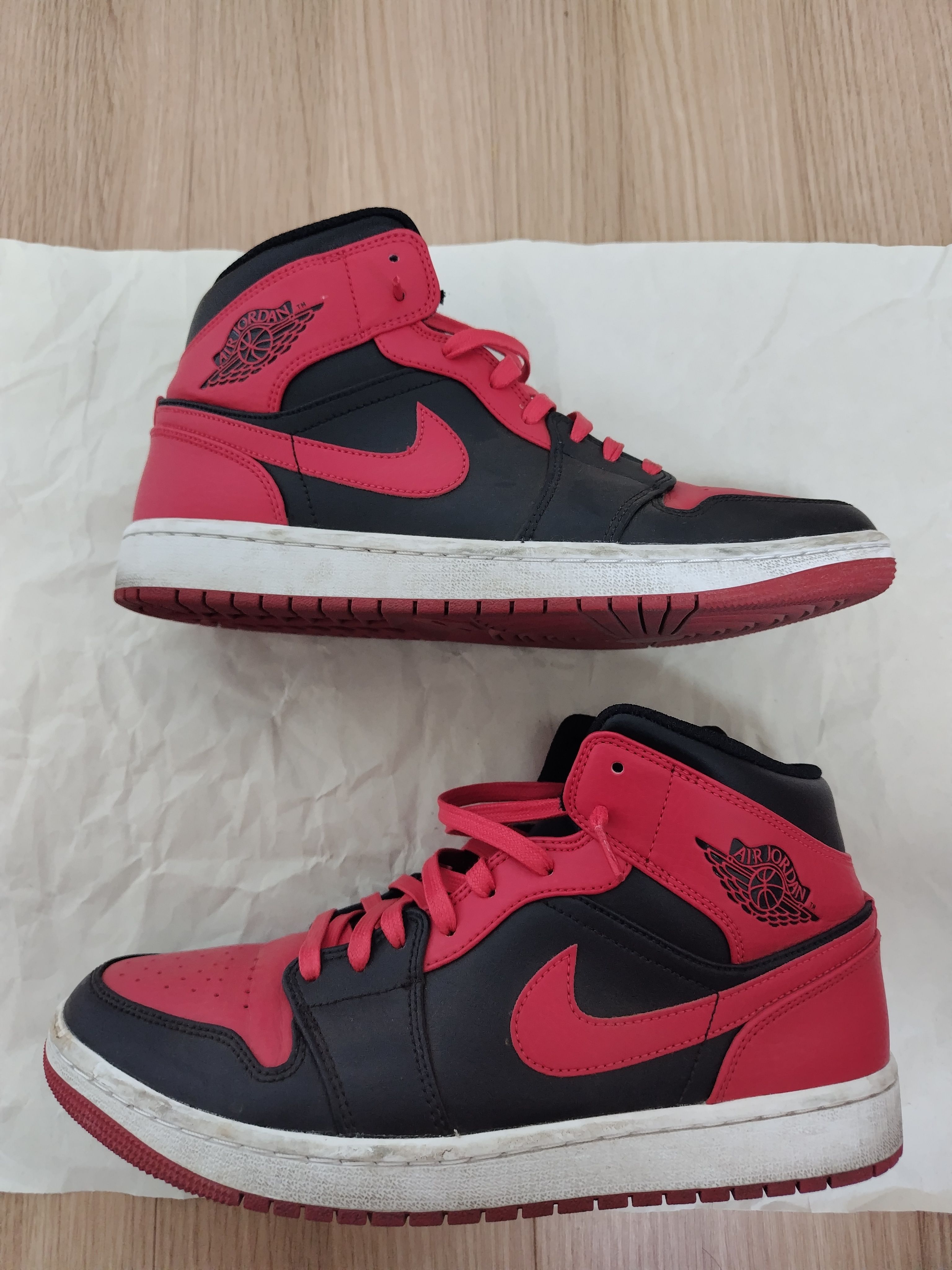 Nike Air Jordan 1 Mid "Bred"