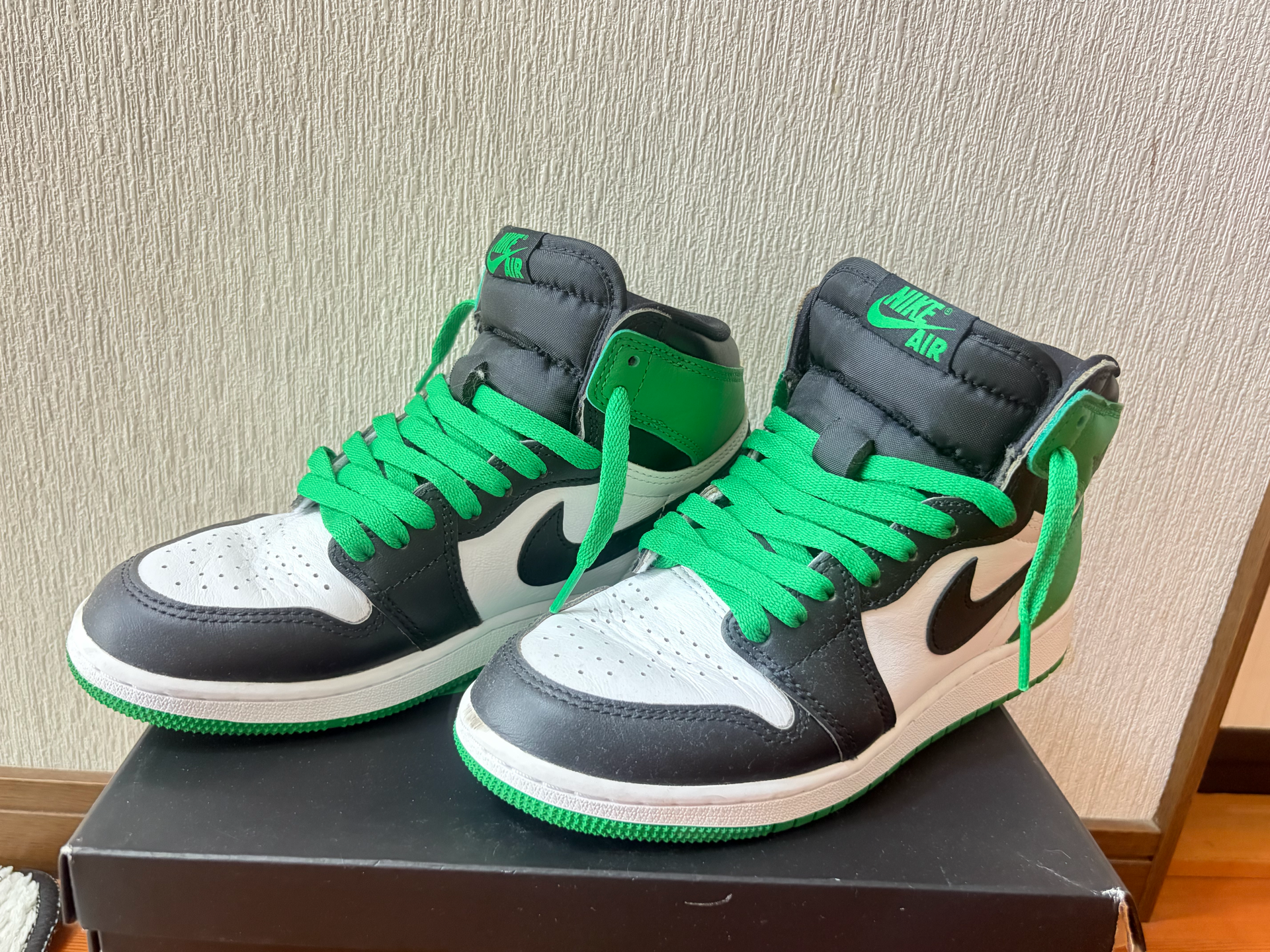 Nike Air Jordan 1 Retro High OG "Celtics/Black and Lucky Green" (2023)