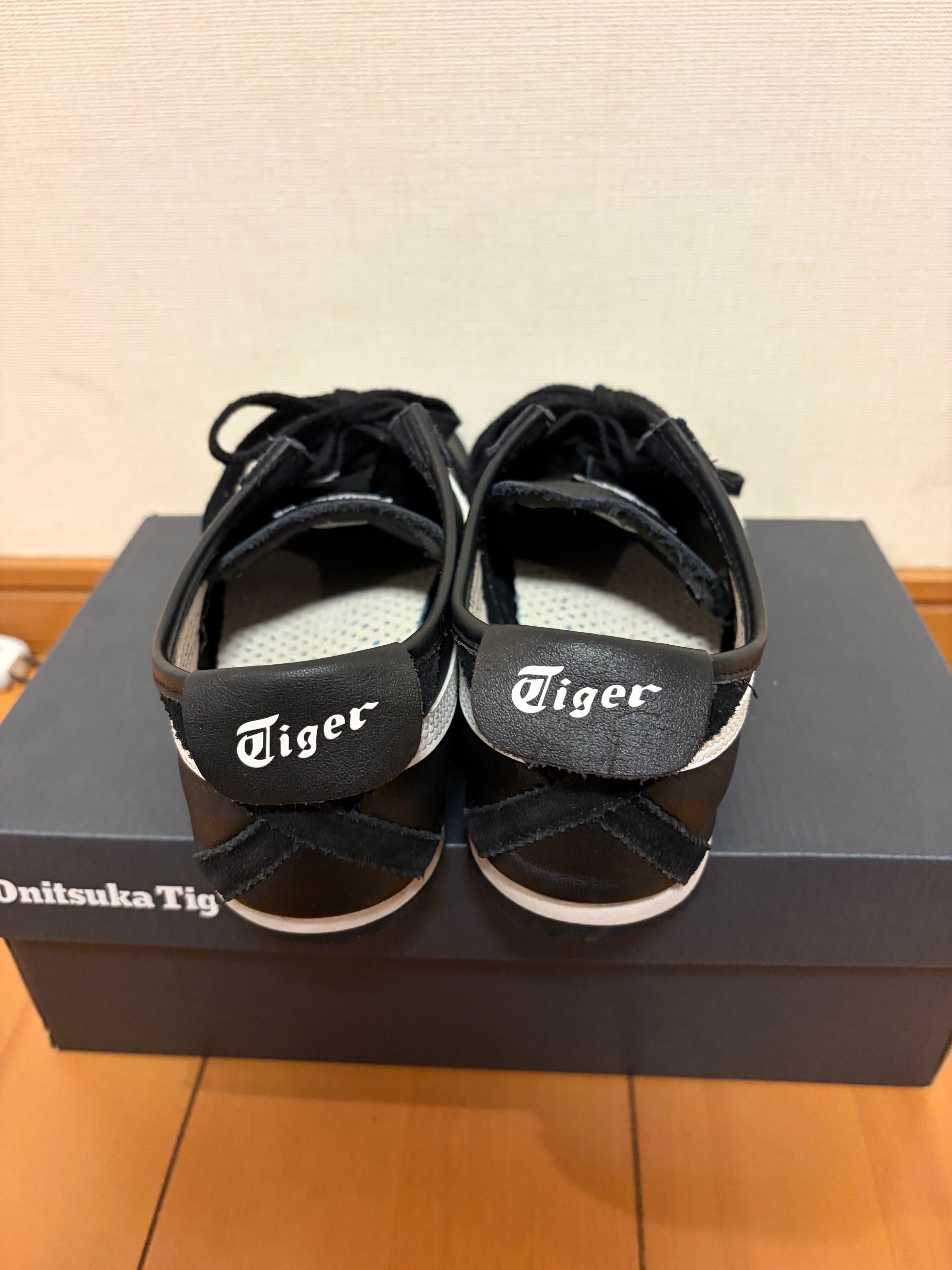 オニツカタイガー メキシコ66 "ブラック/ホワイト"