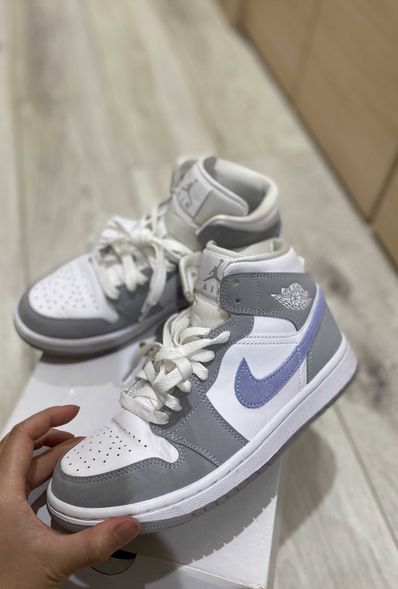 Nike WMNS Air Jordan 1 Mid