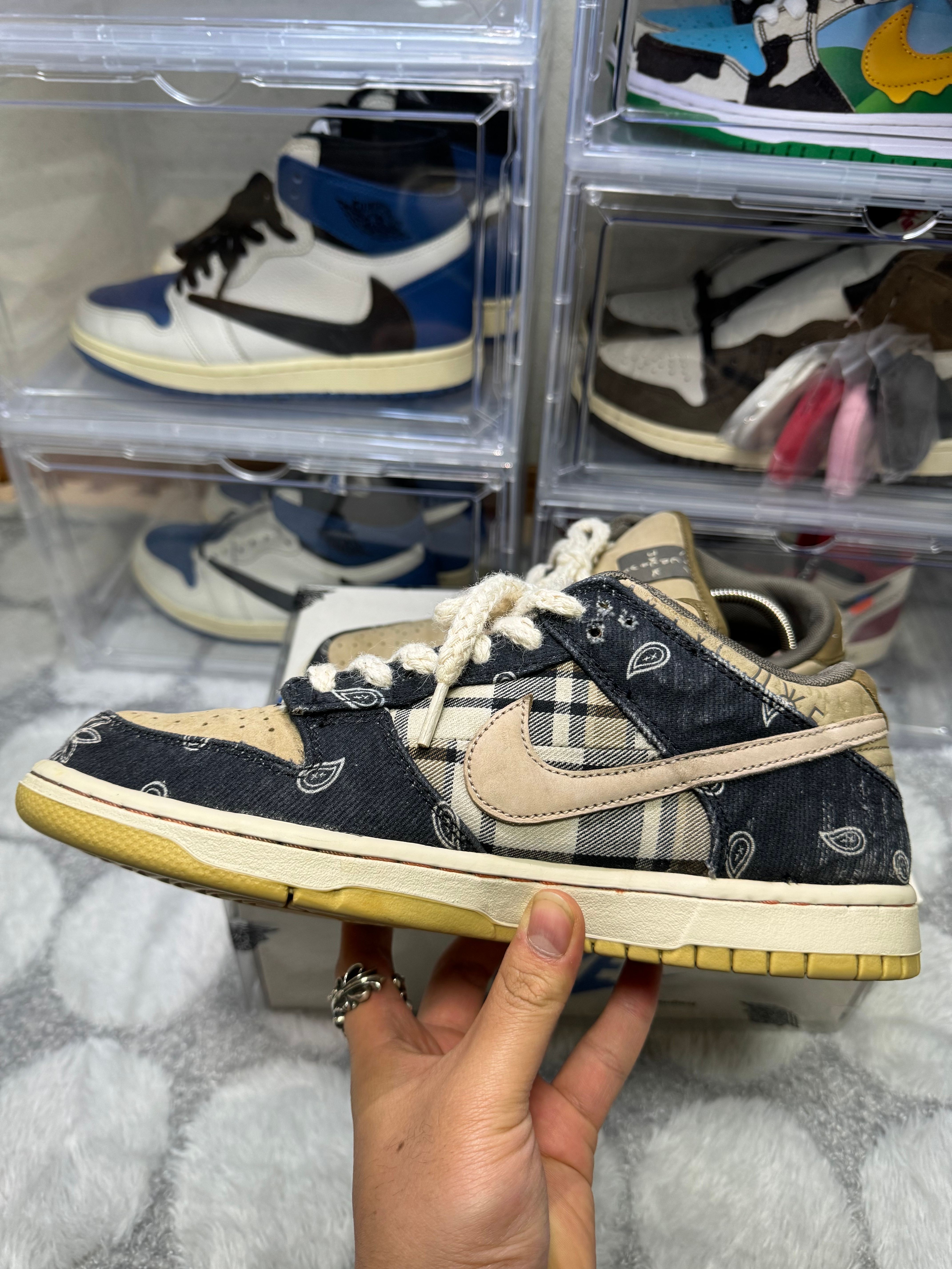 Travis Scott × Nike SB Dunk Low "Black/Parachute Beige"