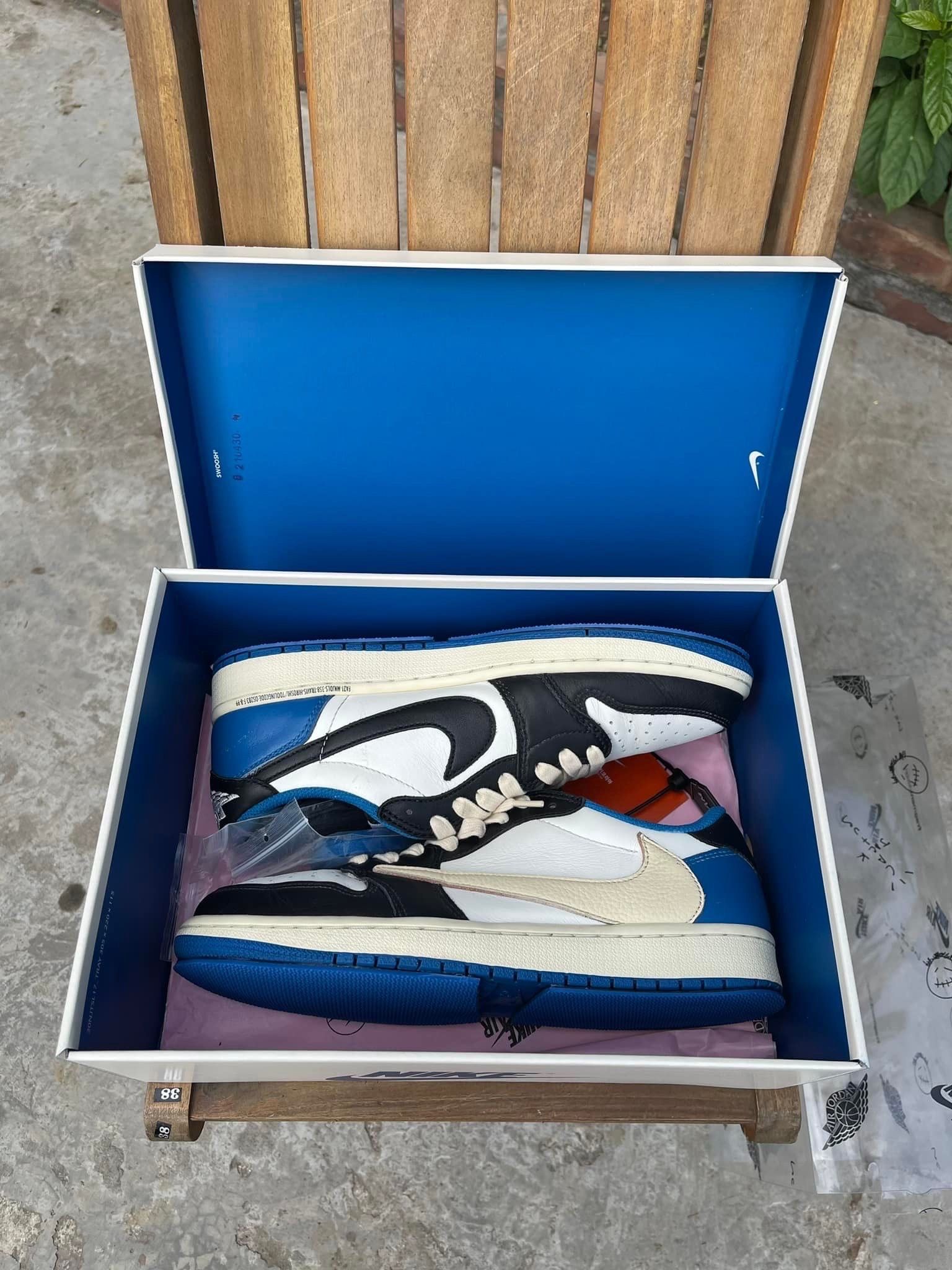 Travis Scott × fragment design × Nike Air Jordan 1 Low OG SP "Military Blue"