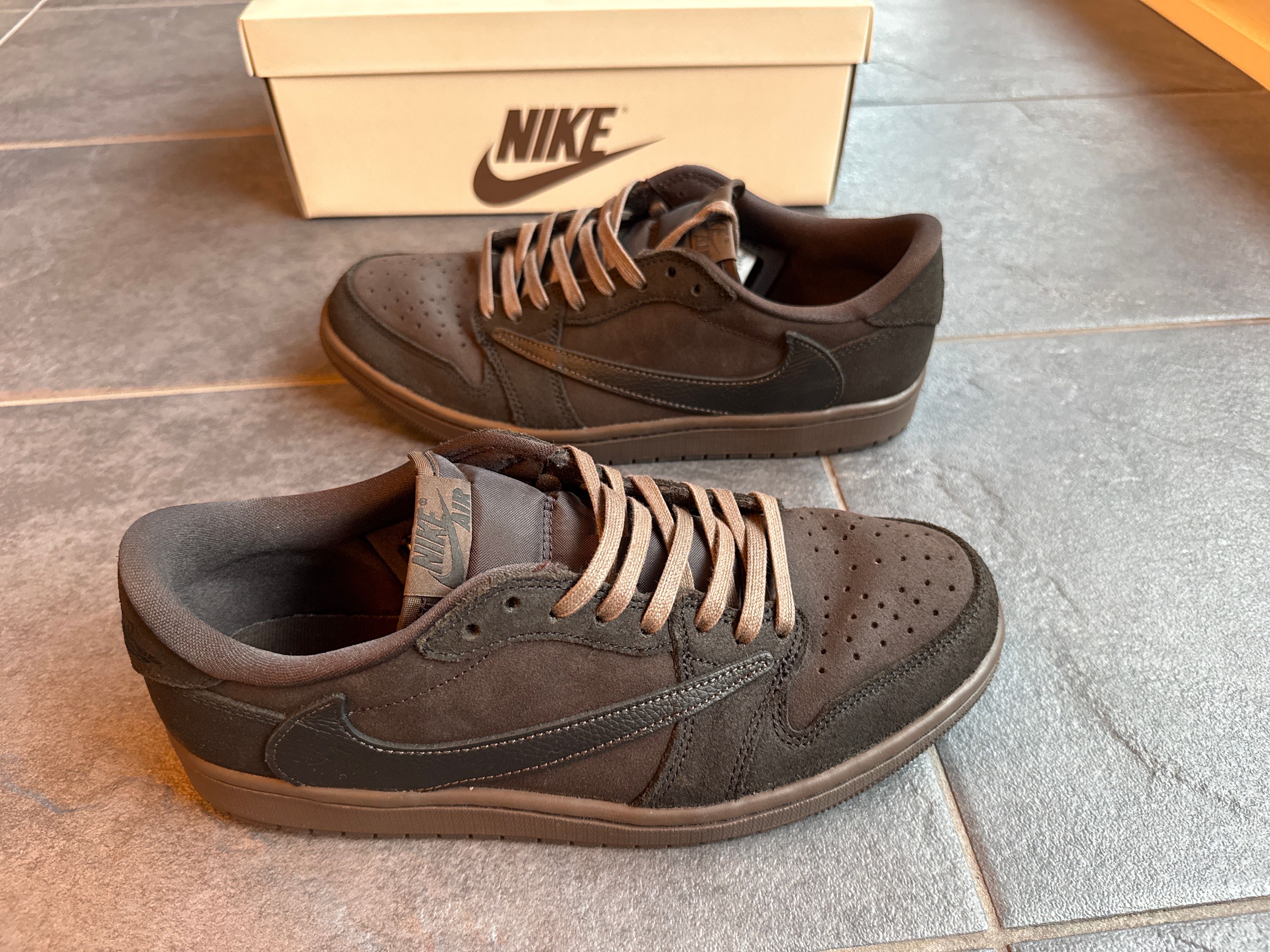 Travis Scott × Nike Air Jordan 1 Low OG SP "Velvet Brown and Dark Mocha"