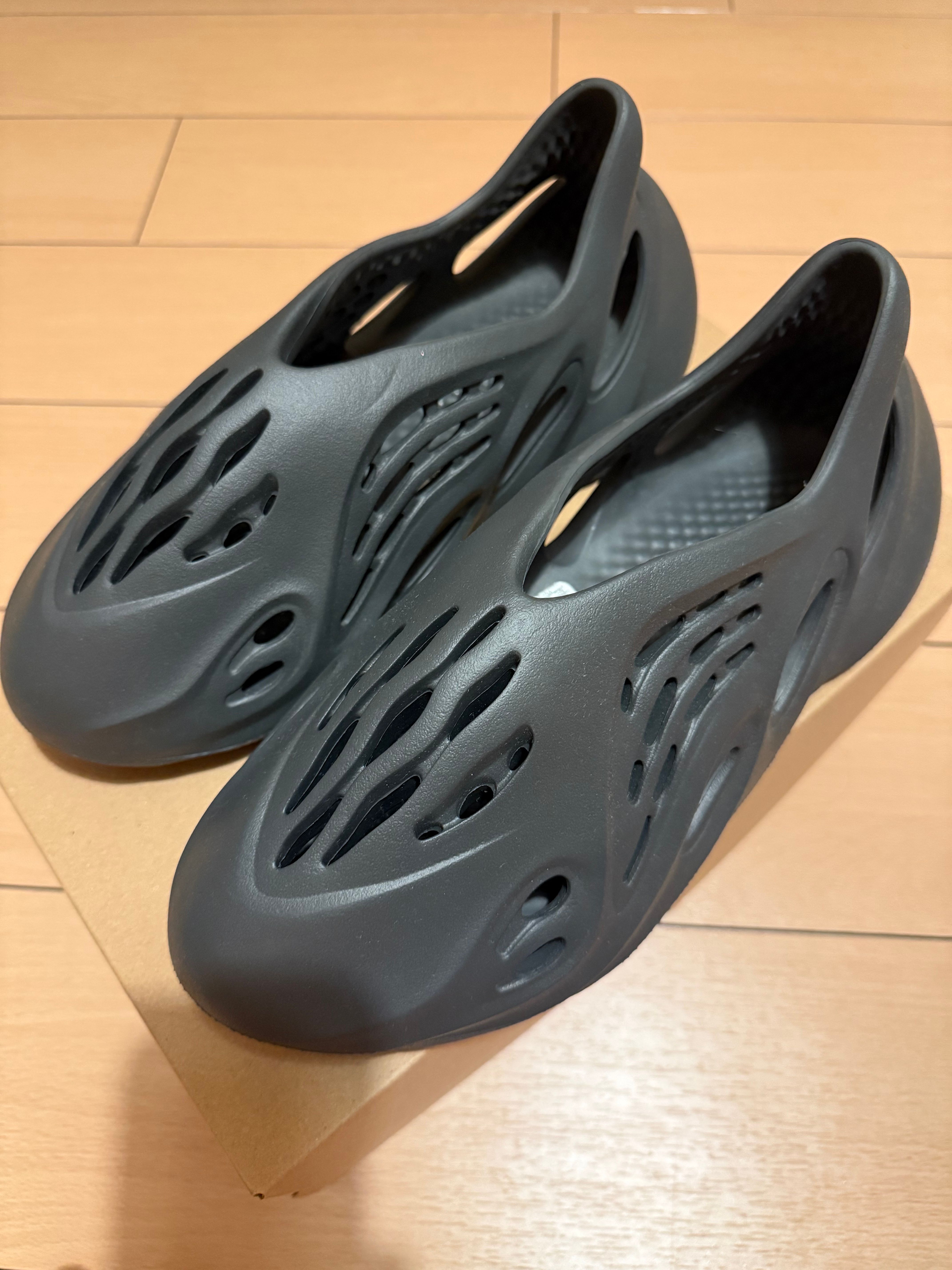 adidas YEEZY Foam Runner "Carbon"