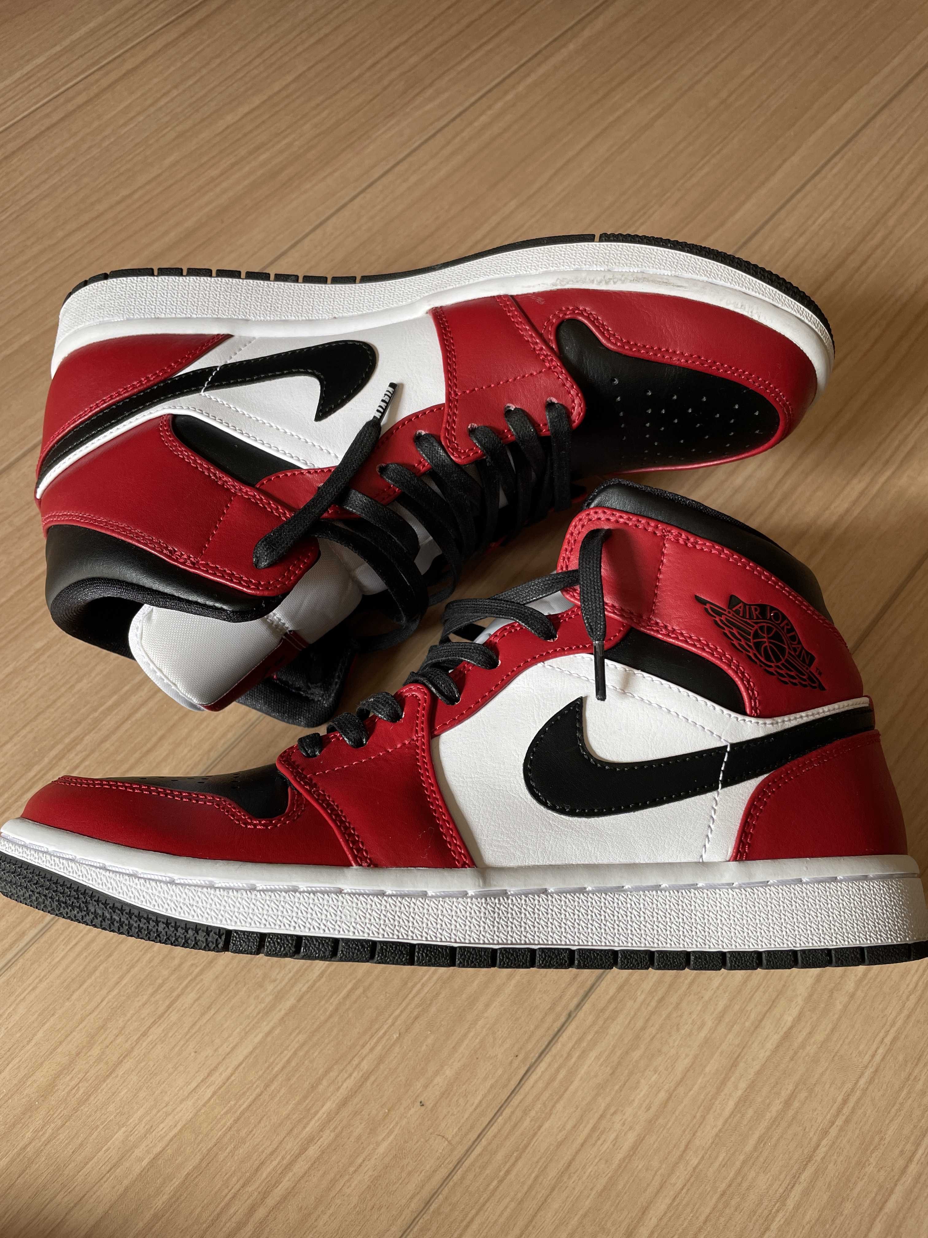 Nike Air Jordan 1 Mid "Chicago Black Toe"