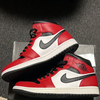 Nike Air Jordan 1 Mid "Chicago Black Toe"