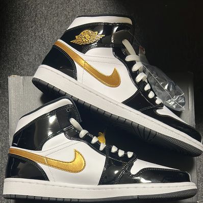 Nike Air Jordan 1 Mid SE "Metallic Gold"