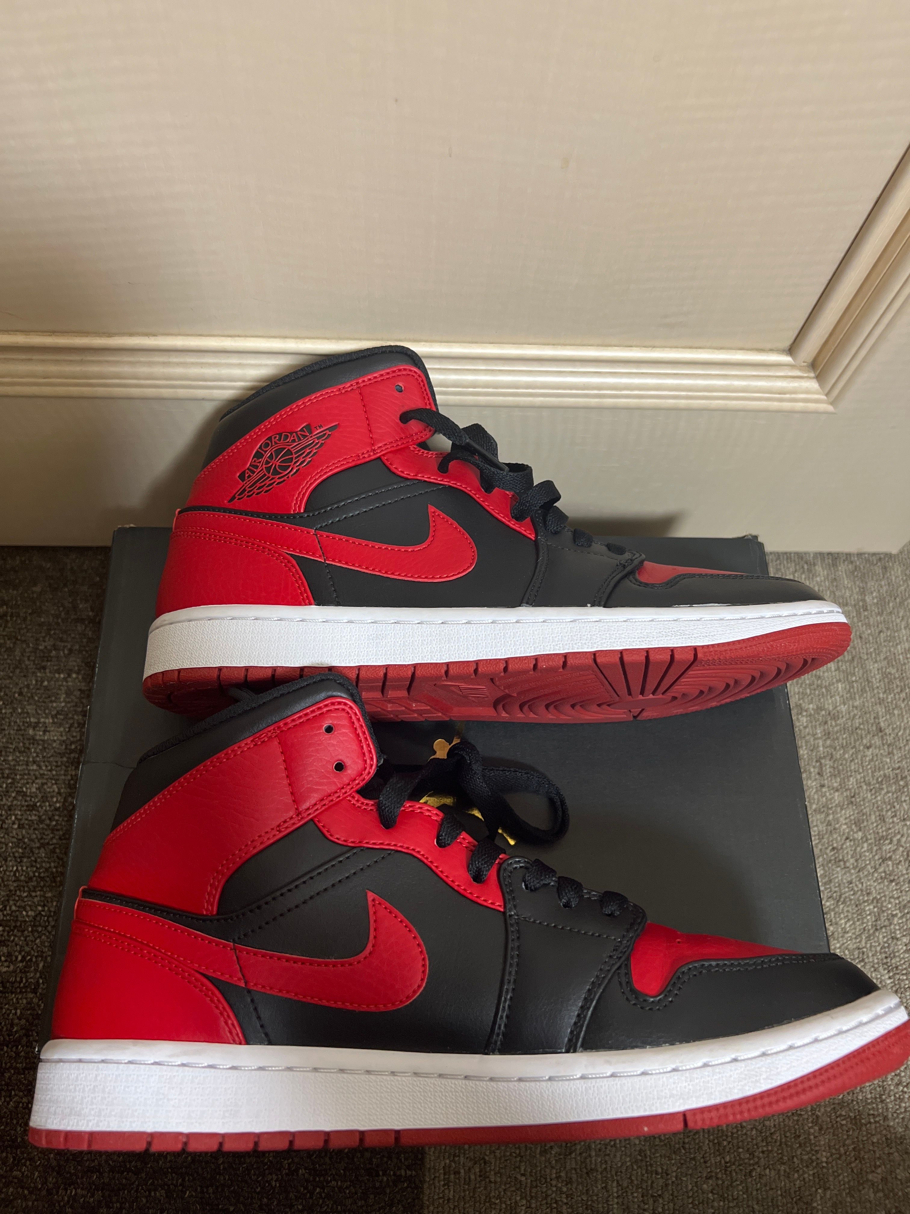 Nike Air Jordan 1 Mid "Bred"