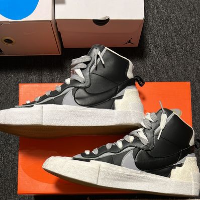sacai × NIKE BLAZER MID "BLACK/WOLF GREY/WHITE"