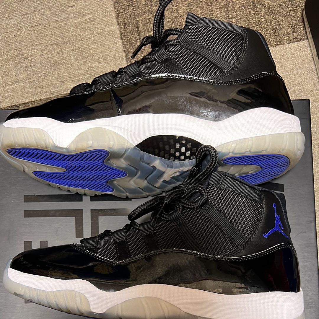 Nike Air Jordan 11 Retro "Space Jam" (2016)