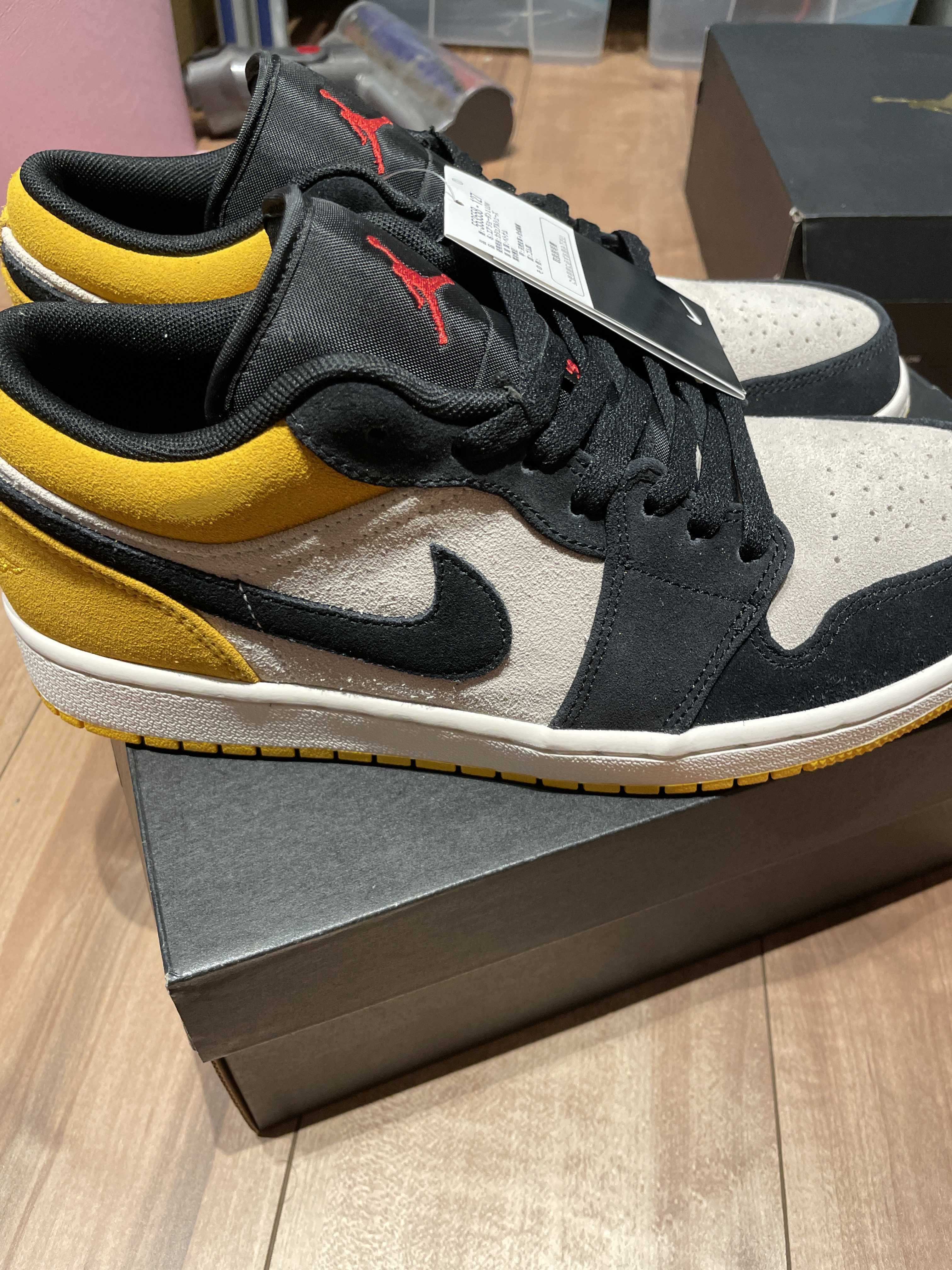 Nike Air Jordan 1 Low "Sail University Gold Black"
