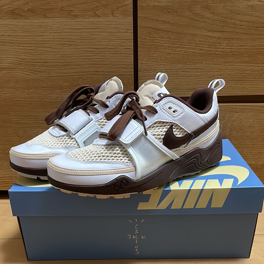 Travis Scott × Nike Zoom Field Jaxx "White and Light Chocolate"
