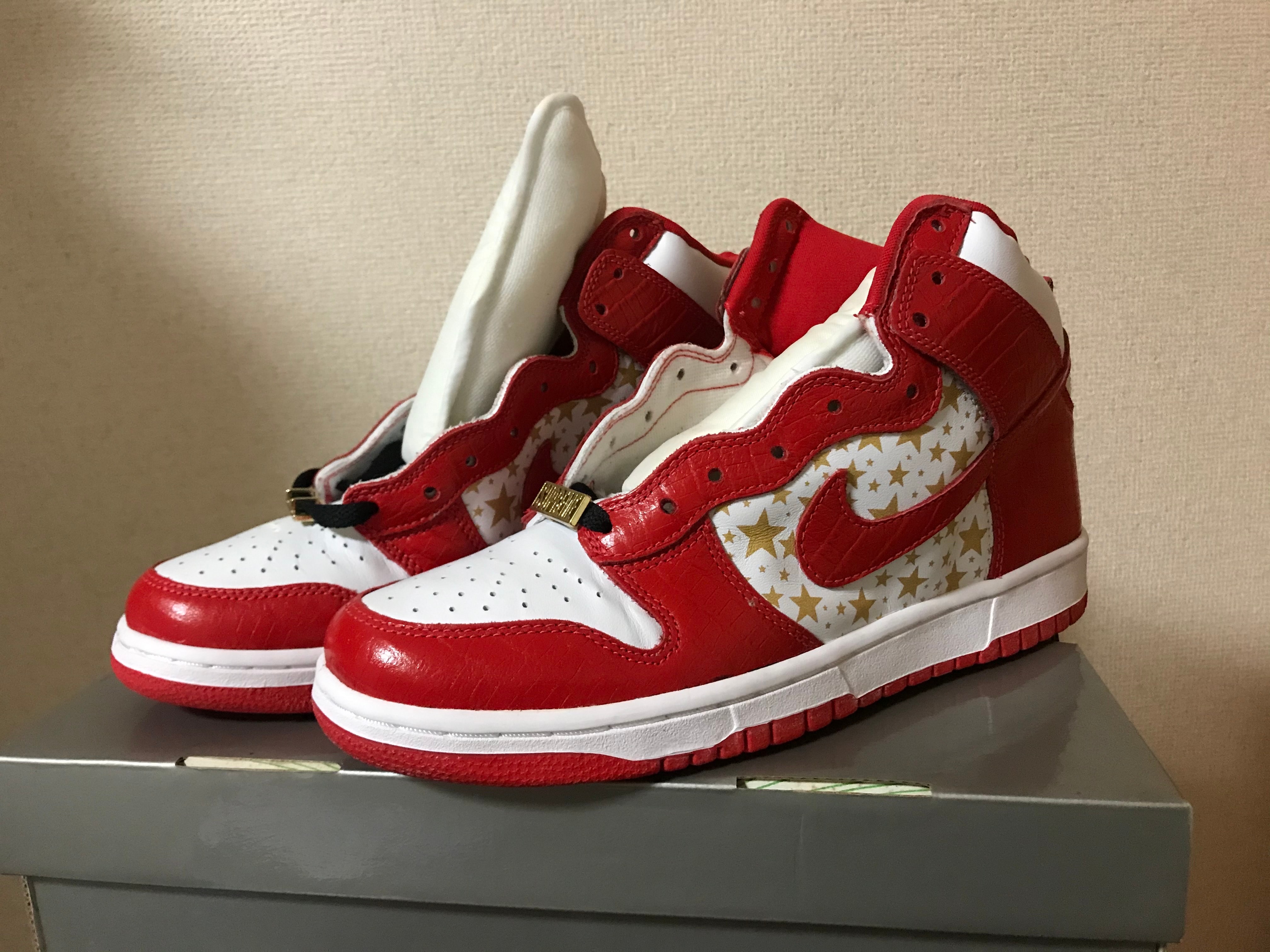 Supreme × Nike SB Dunk High "Red Stars"