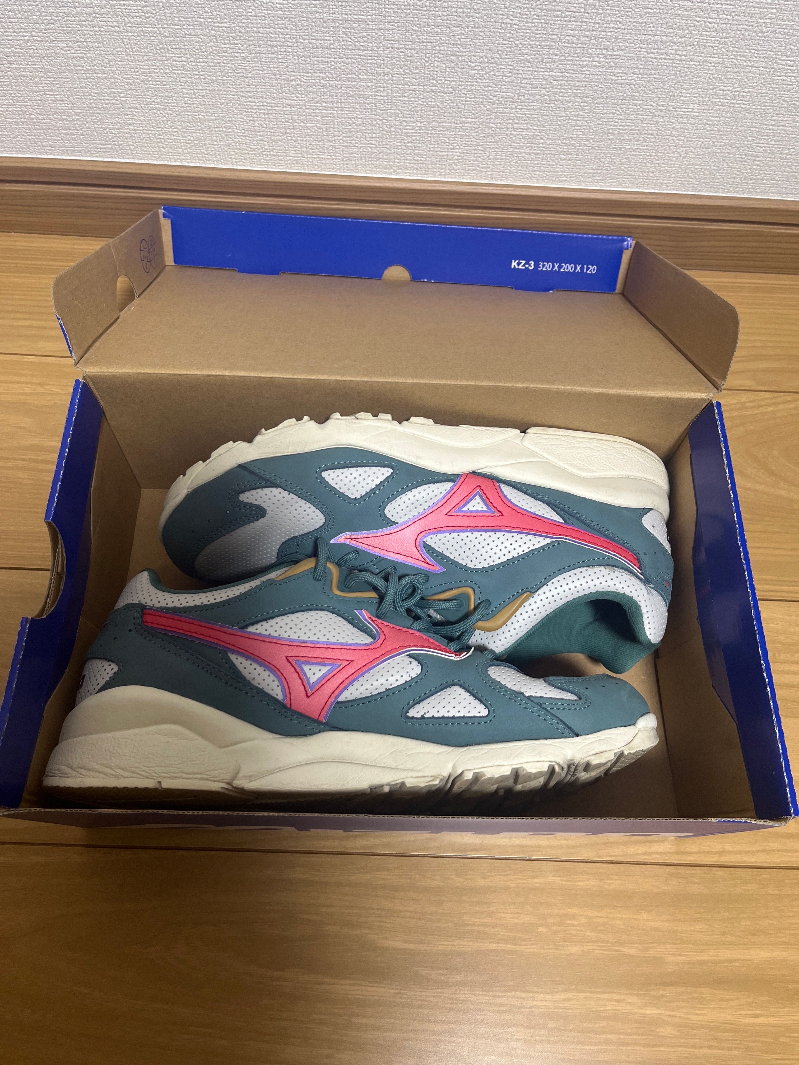 Patta × Mizuno Sky Medal TR "Ivory/Red/Green"